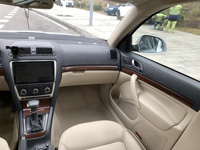 Skoda Octavia 2011 car image #15