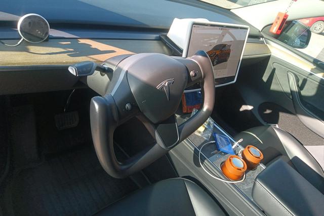 Tesla Model Y 2023 car image #15