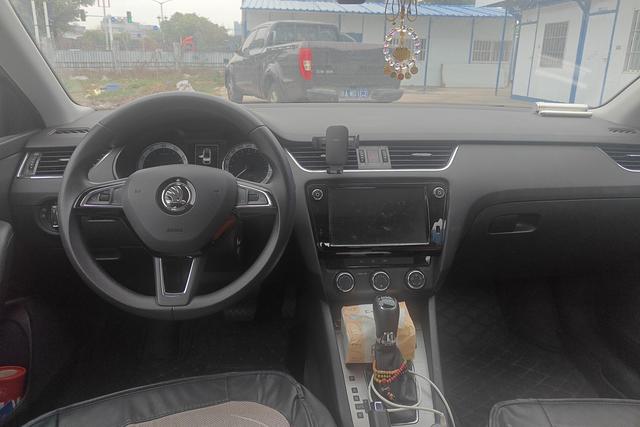 Skoda Octavia 2018 car image #15