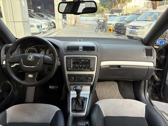 Skoda Octavia 2012 car image #15