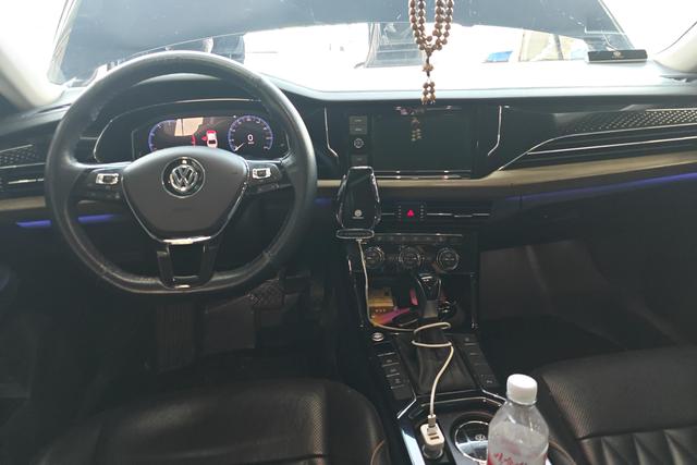 Volkswagen Passat 2019 car image #15