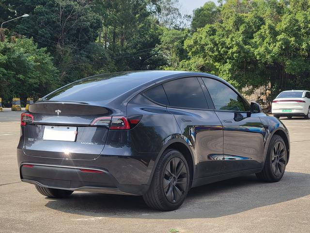 Tesla Model Y 2024 #15 Tesla Model Y 2024 car image #15
