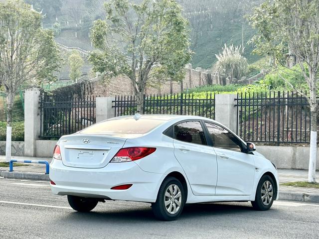 Hyundai Reina 2013 car image #15