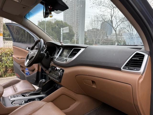 Hyundai Tucson 2015 immagine di auto #15