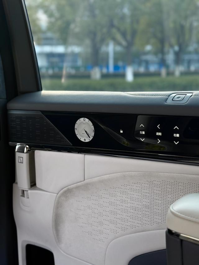 极氪 极氪009 2024 汽车图片 #15