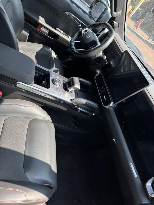 Traveller 2023 car image #15