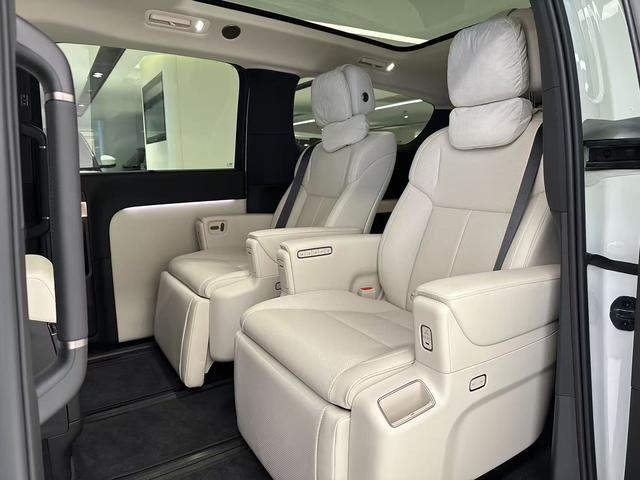 理想汽车 理想MEGA 2025 汽车图片 #15