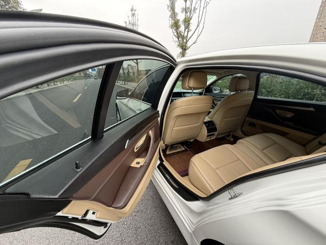 BMW 5 Series 2012 car image #15