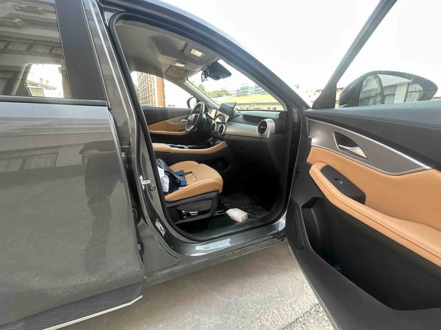 Forthing 2026 car image #15