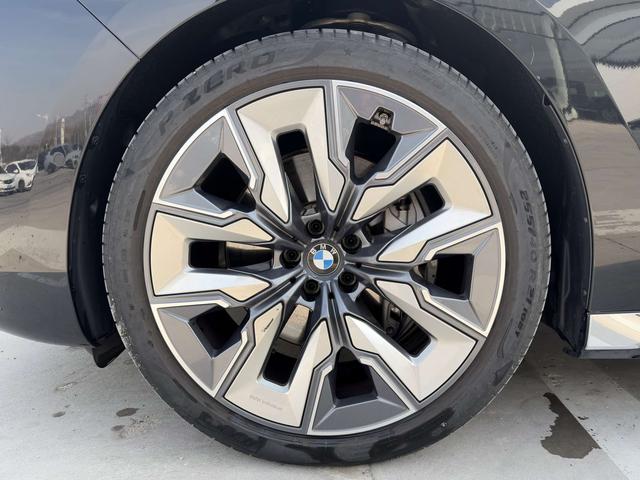 BMW 7 Series 2024 car image #15