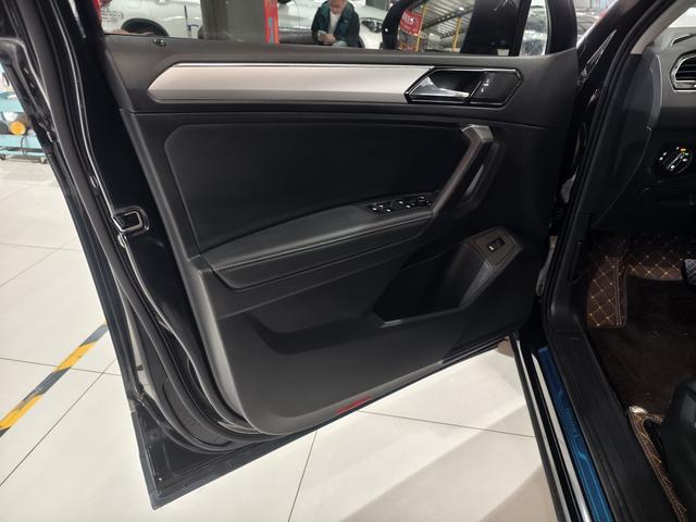 Volkswagen Tiguan L 2020 car image #15