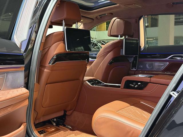 BMW 7 Series 2021 car image #15