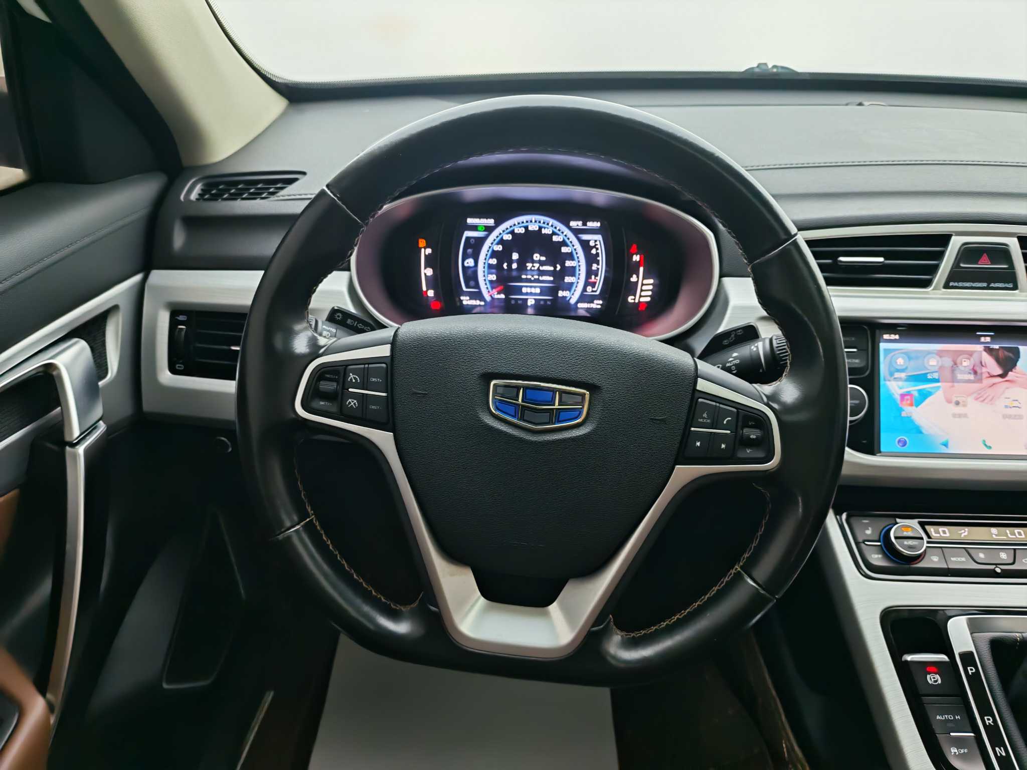 GEELY Boyue 2018 immagine di auto #15