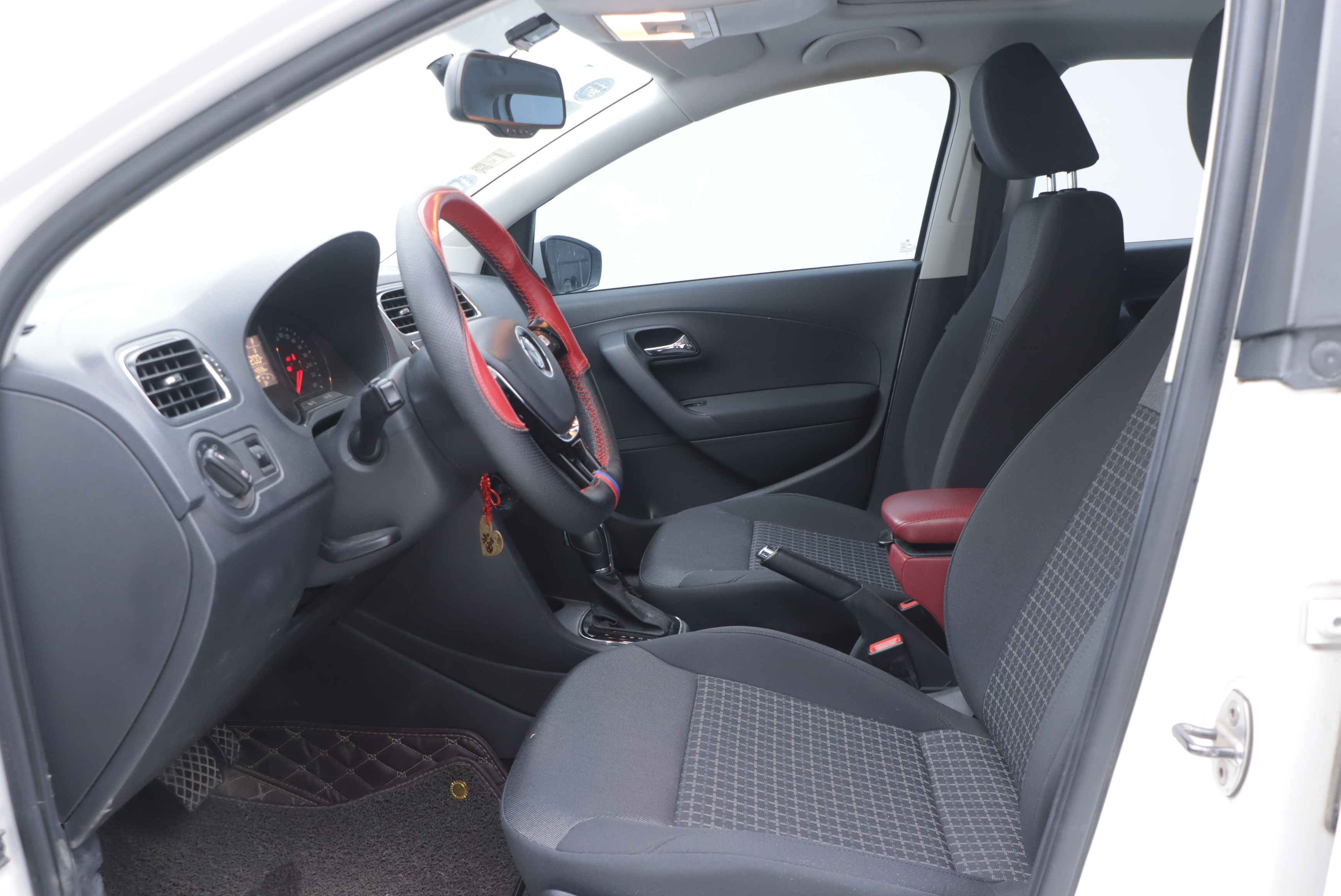 Volkswagen Polo 2016 #15 Volkswagen Polo 2016 car image #15