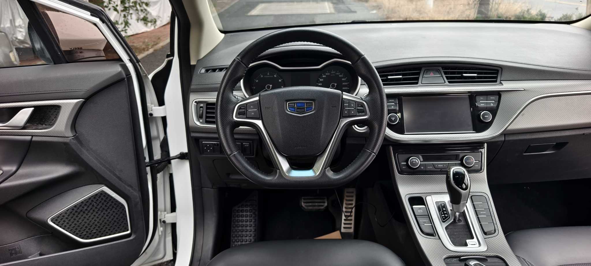 Emgrand GS 2017 #15 Emgrand GS 2017 car image #15