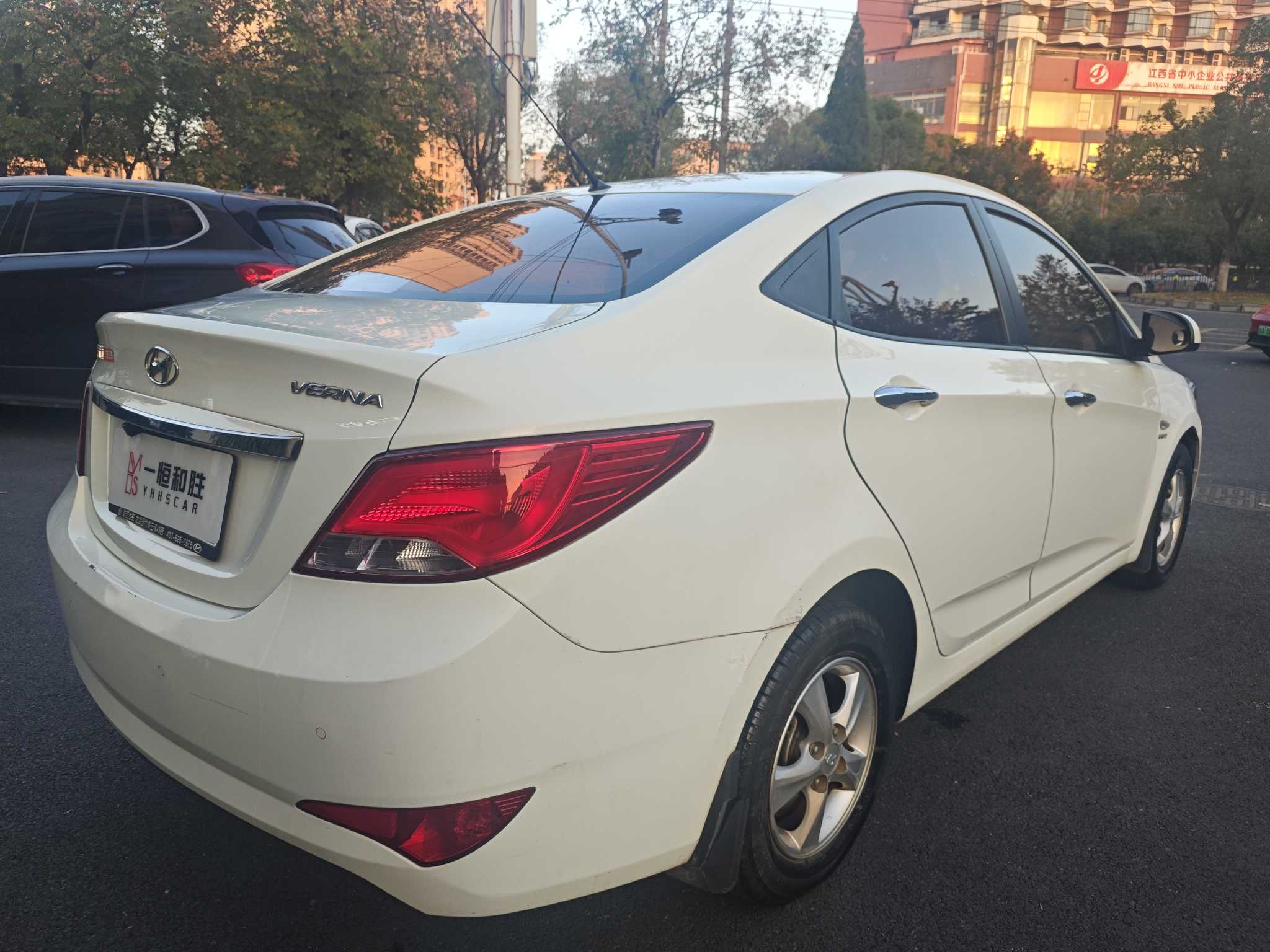 Hyundai Reina 2016 imagem de carro #15