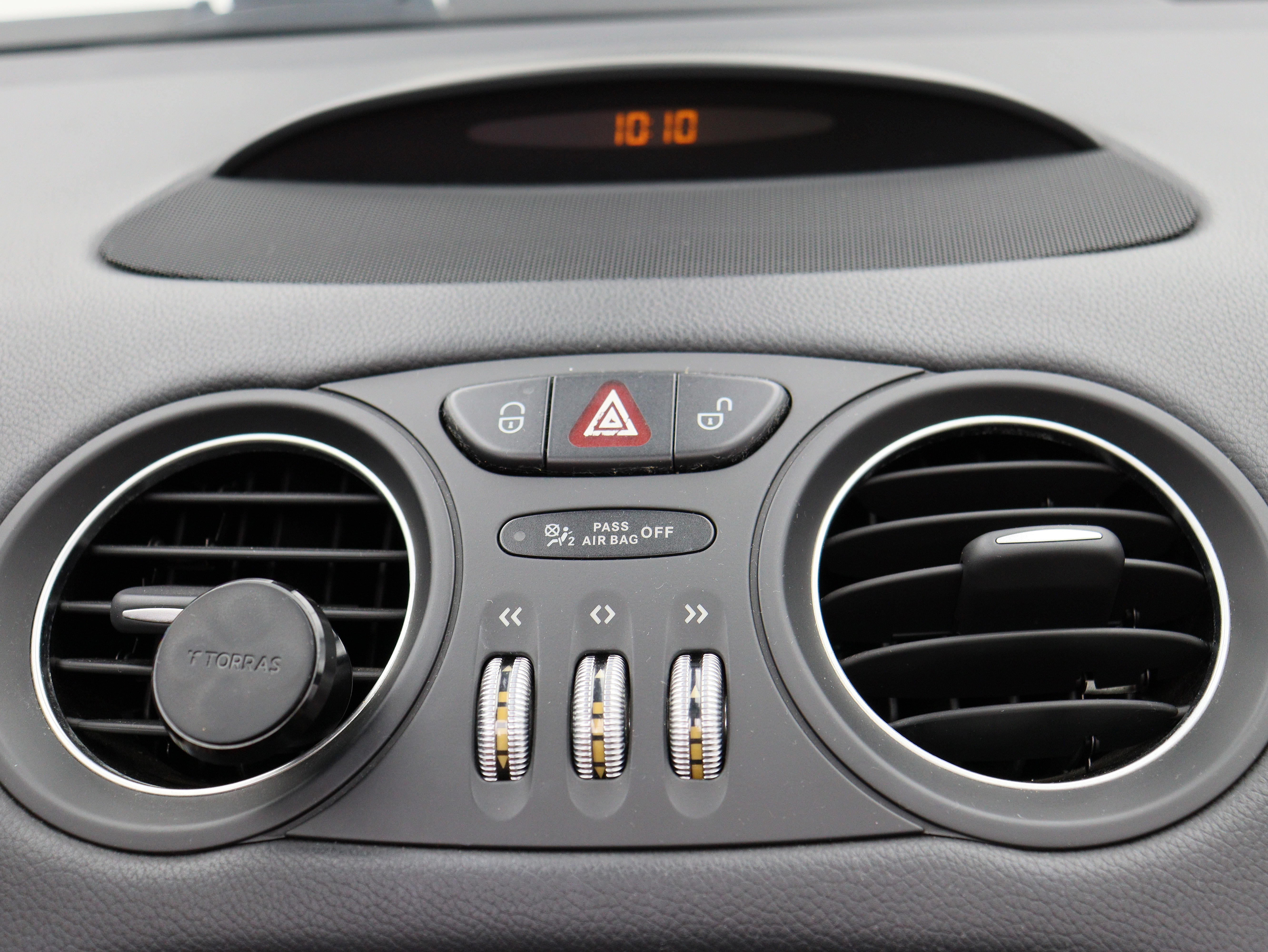 Mercedes-Benz SL Class 2010 car image #15