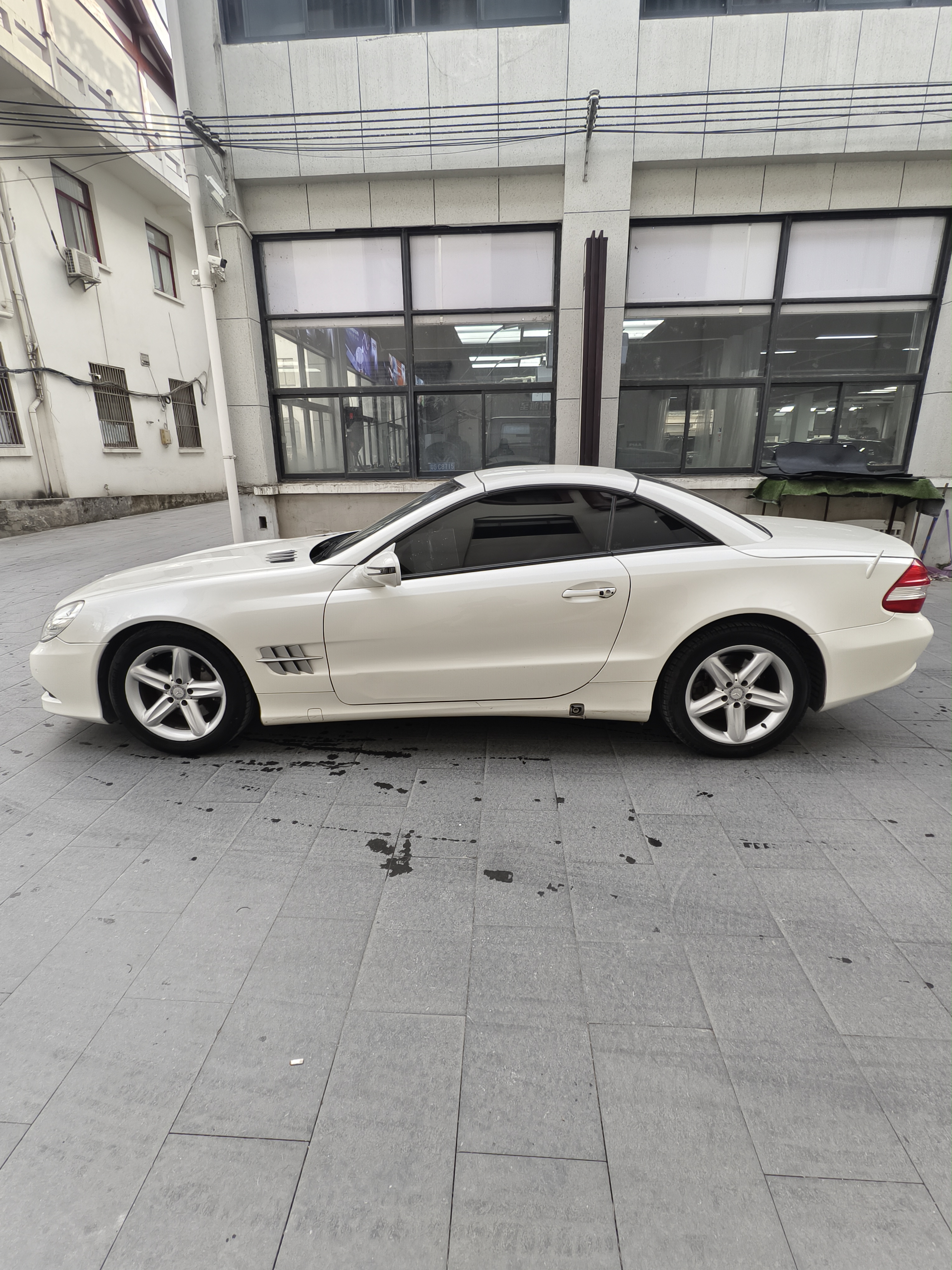 Mercedes-Benz SL Class 2010 immagine di auto #15