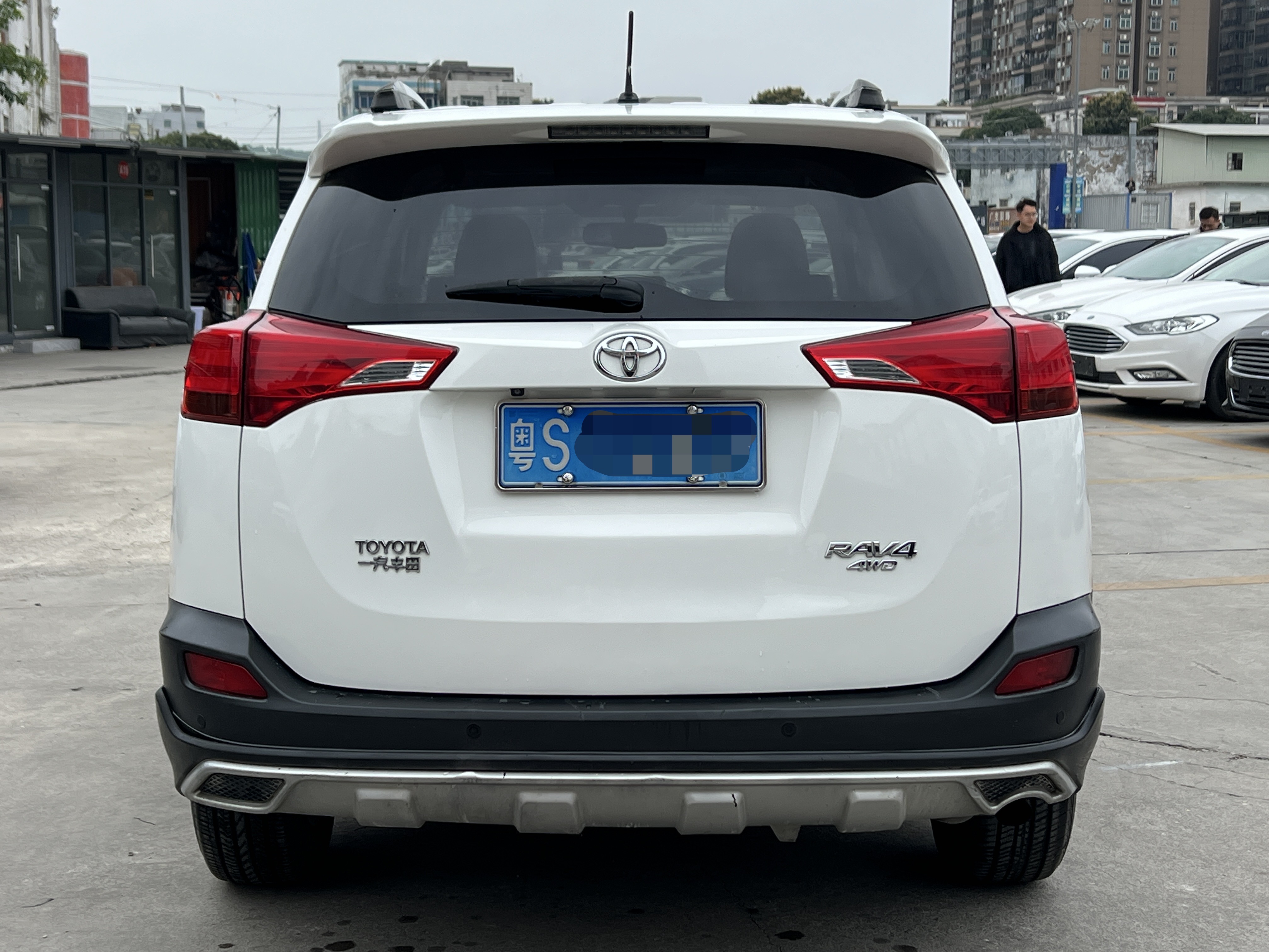 Toyota RAV4 2015 #15 Toyota RAV4 2015 car image #15