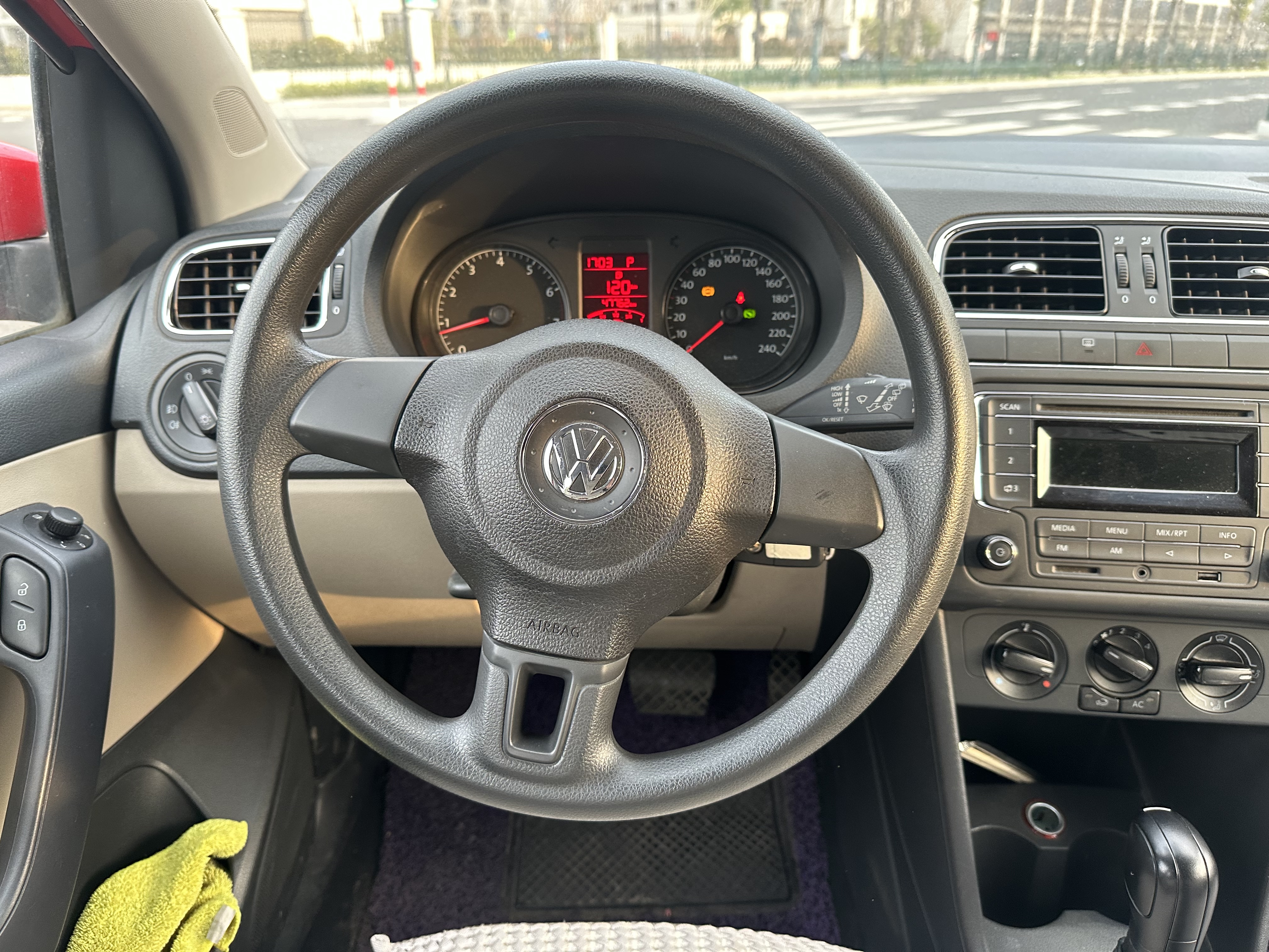 Polo 2014 car image #15