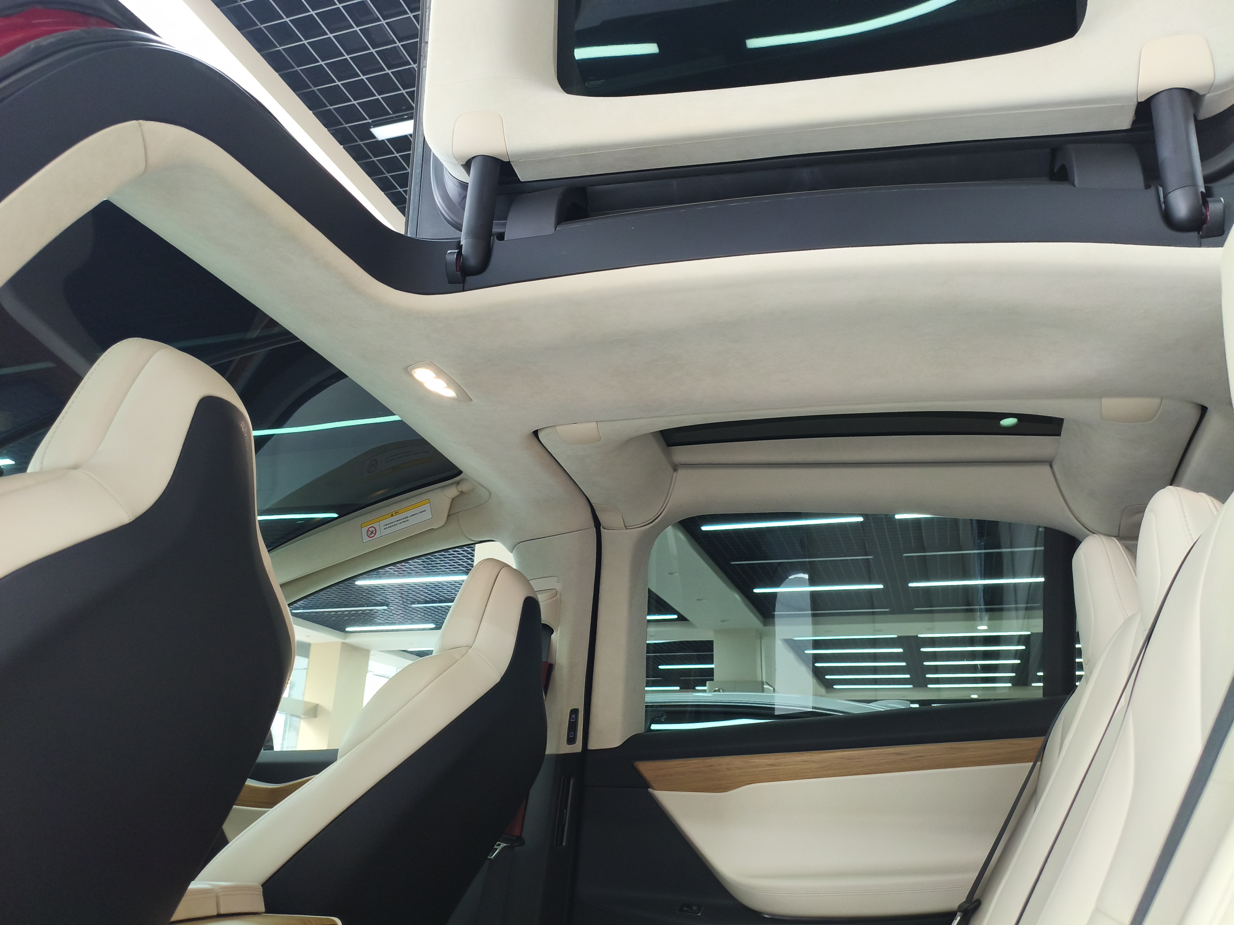 Tesla Model X 2018 car image #15