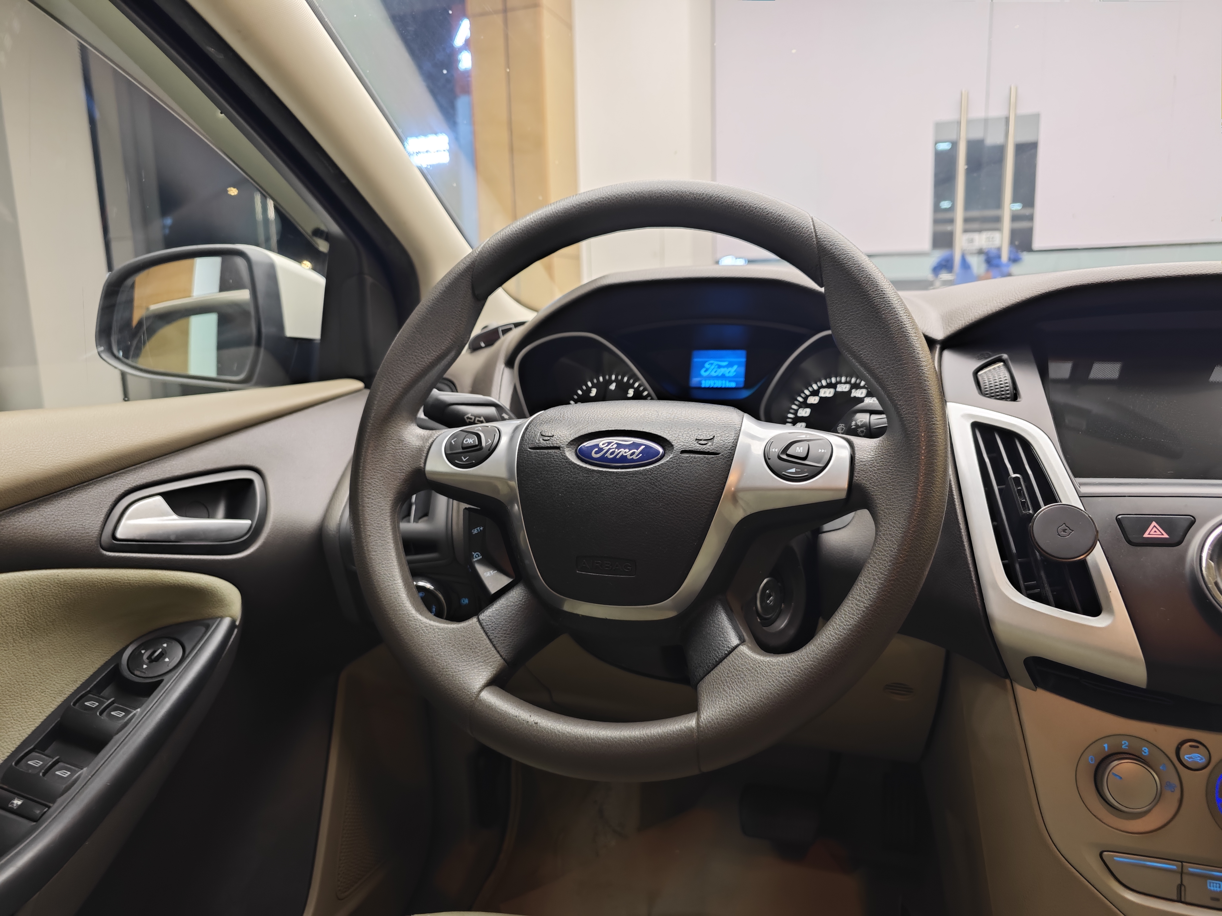Ford Focus 2014 immagine di auto #15