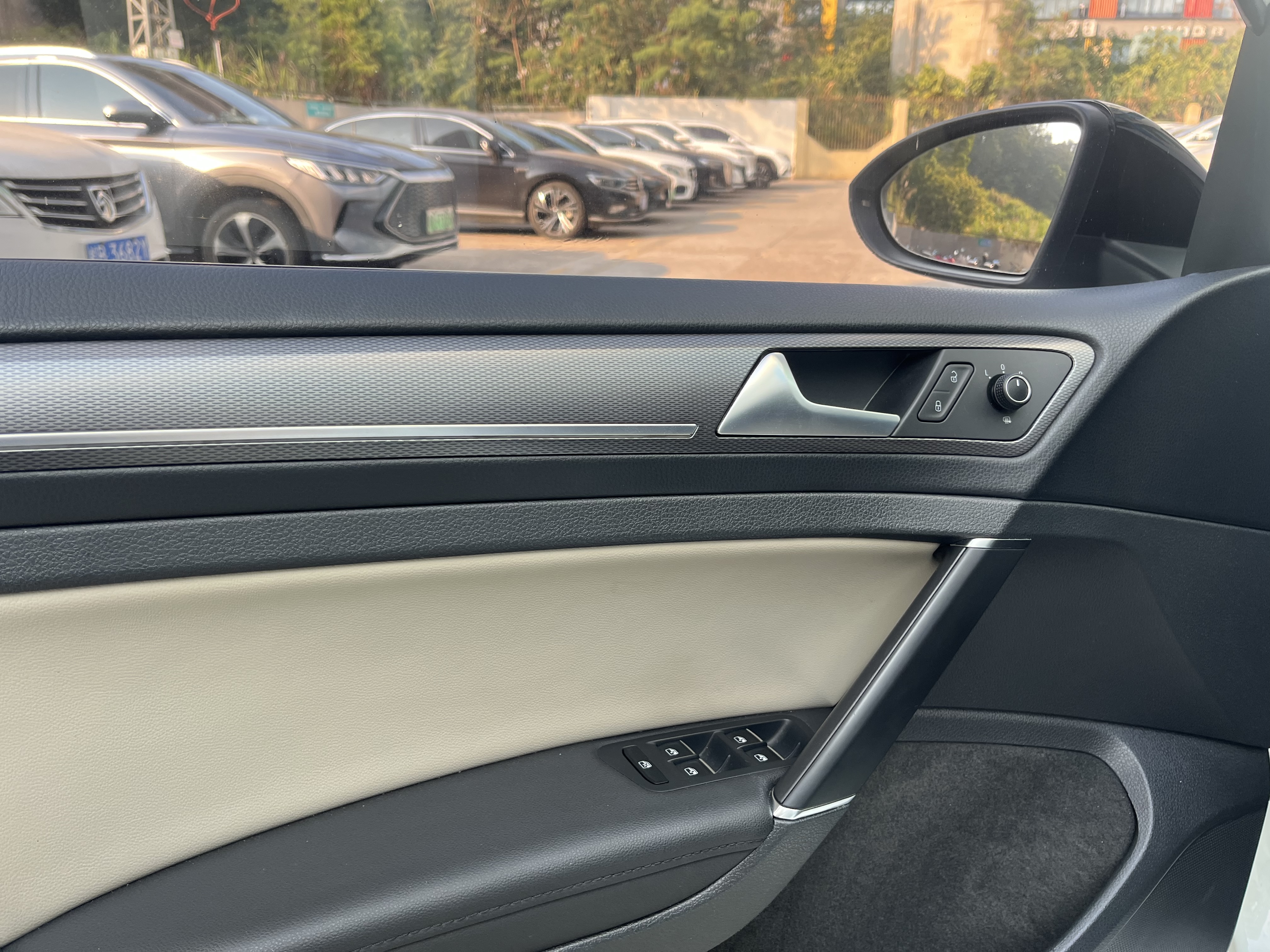 Volkswagen Golf 2017 car image #15