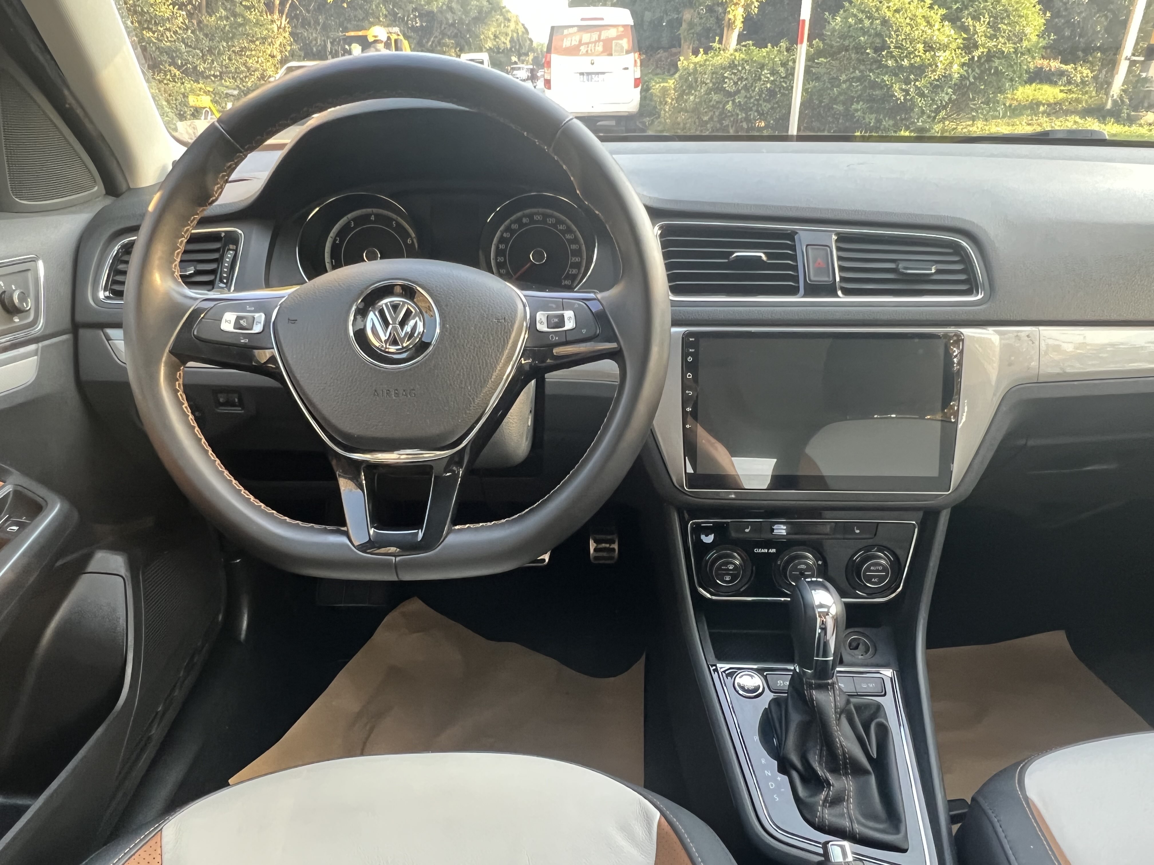 Volkswagen Cross Lavida 2018 immagine di auto #15