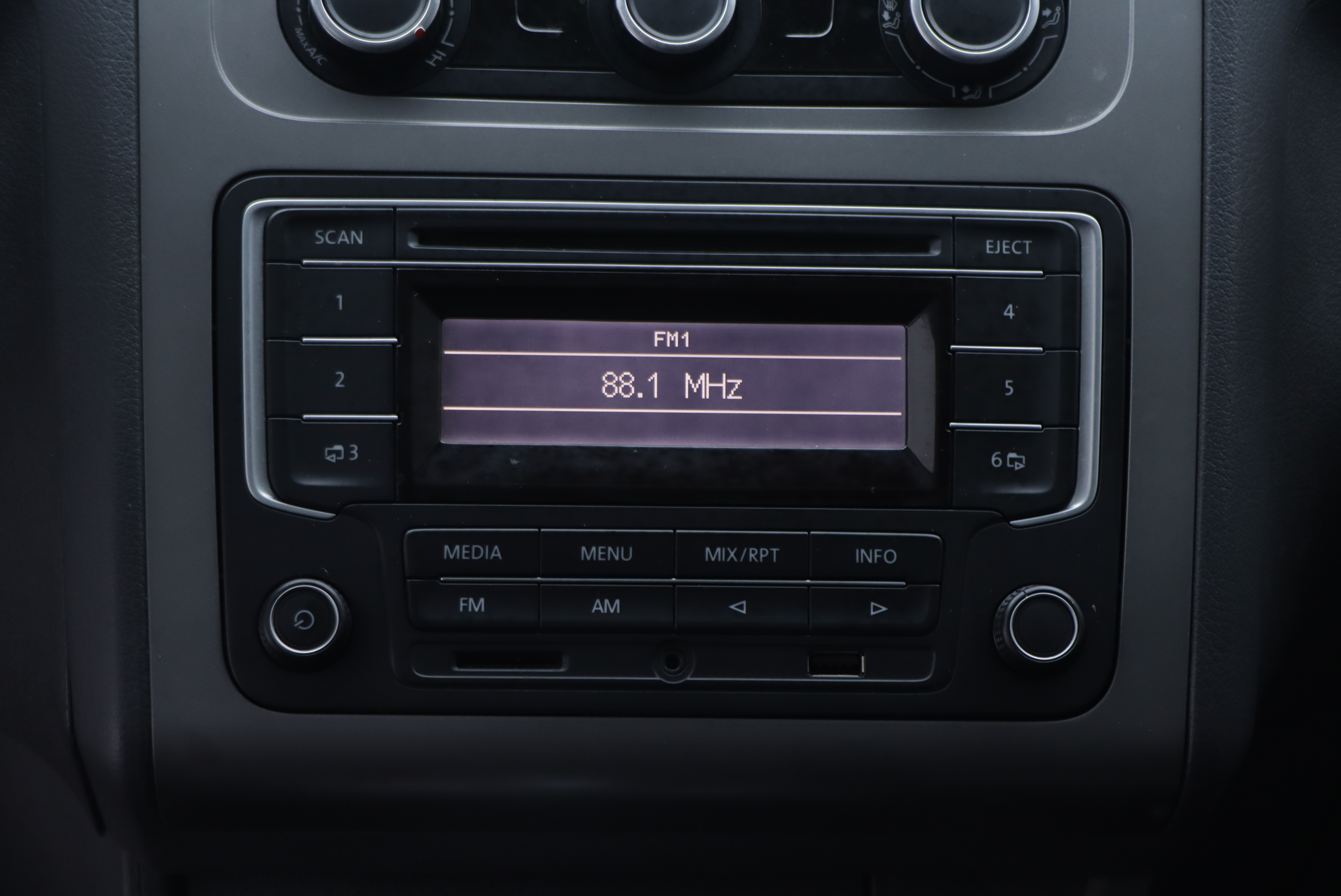 Volkswagen Touran 2013 car image #15