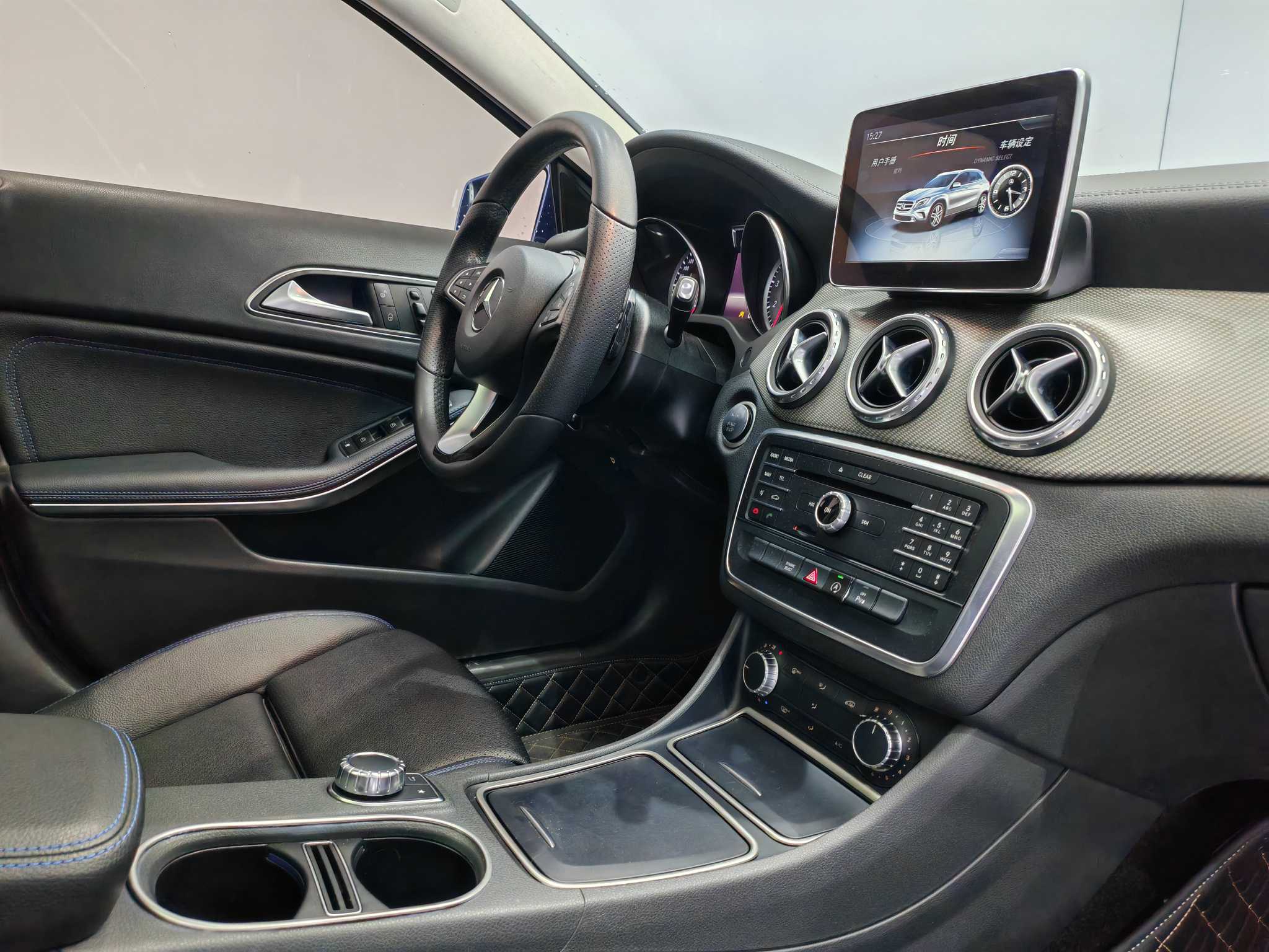 Mercedes-Benz GLA Class 2016 car image #15
