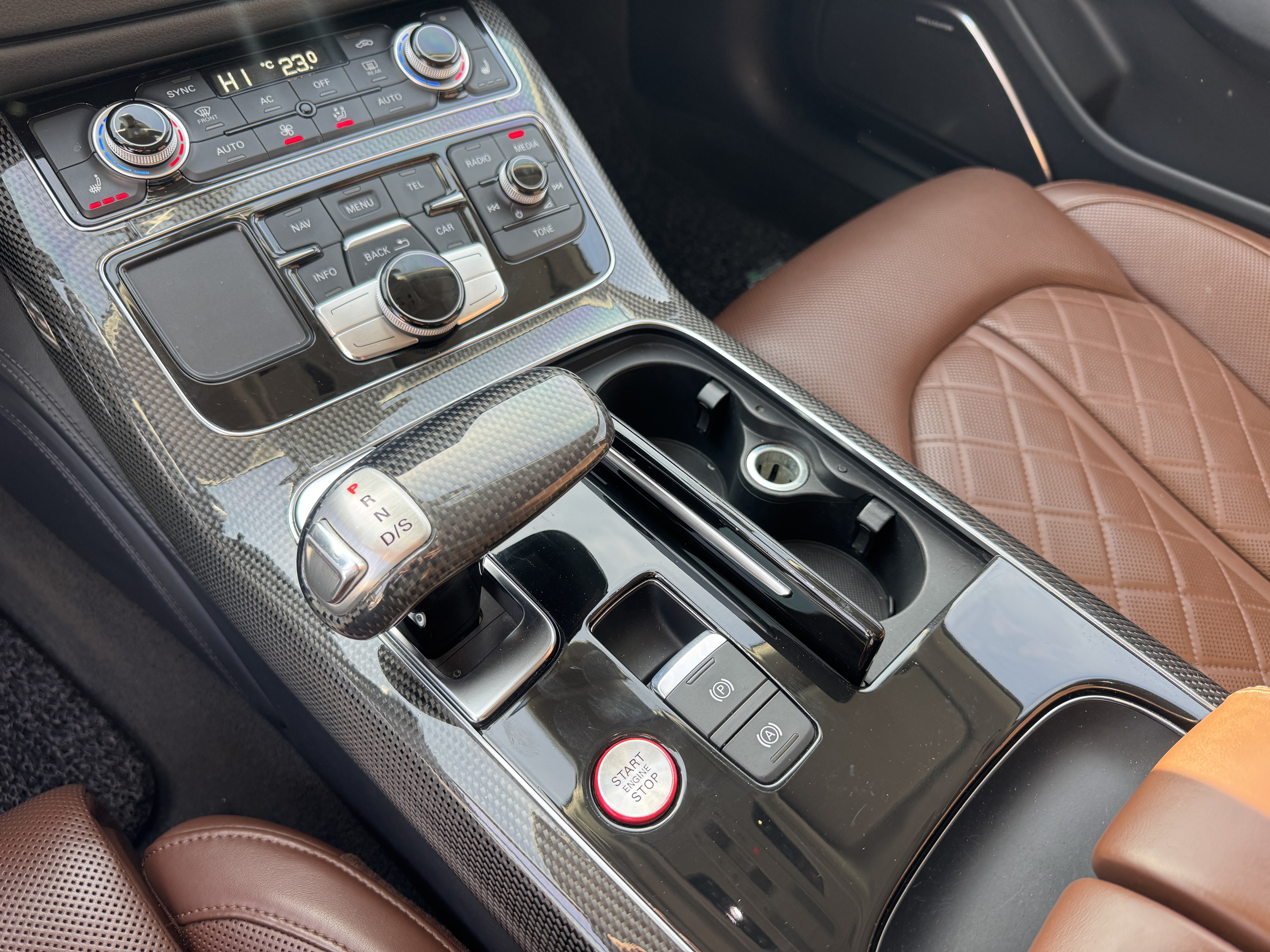 Audi S8 2012 صورة سيارة #15