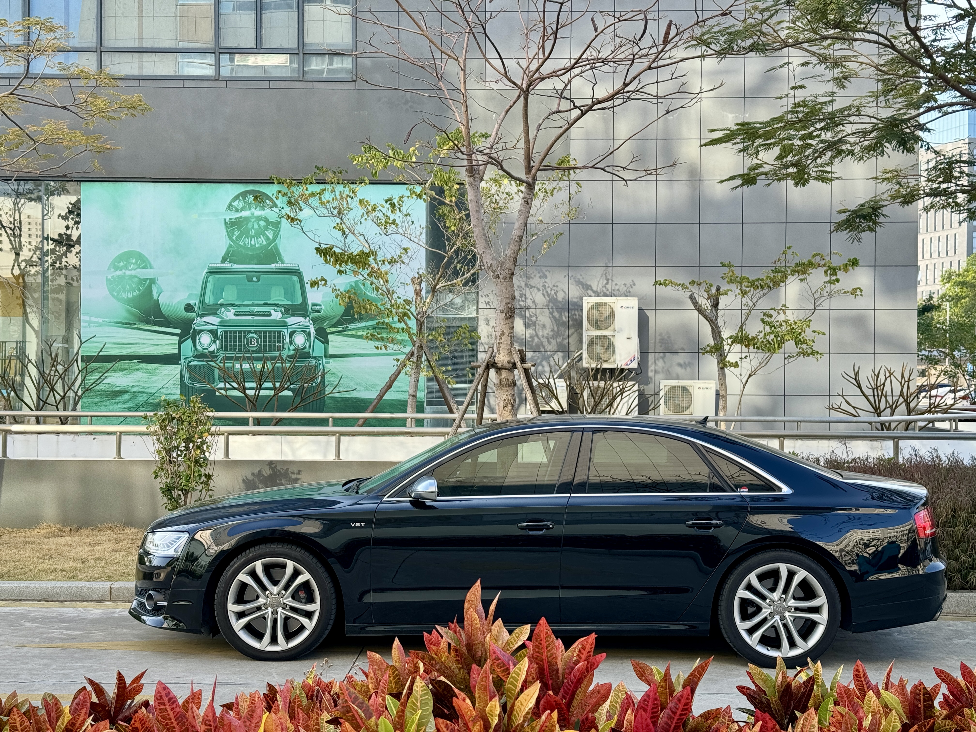 Audi S8 2013 car image #15