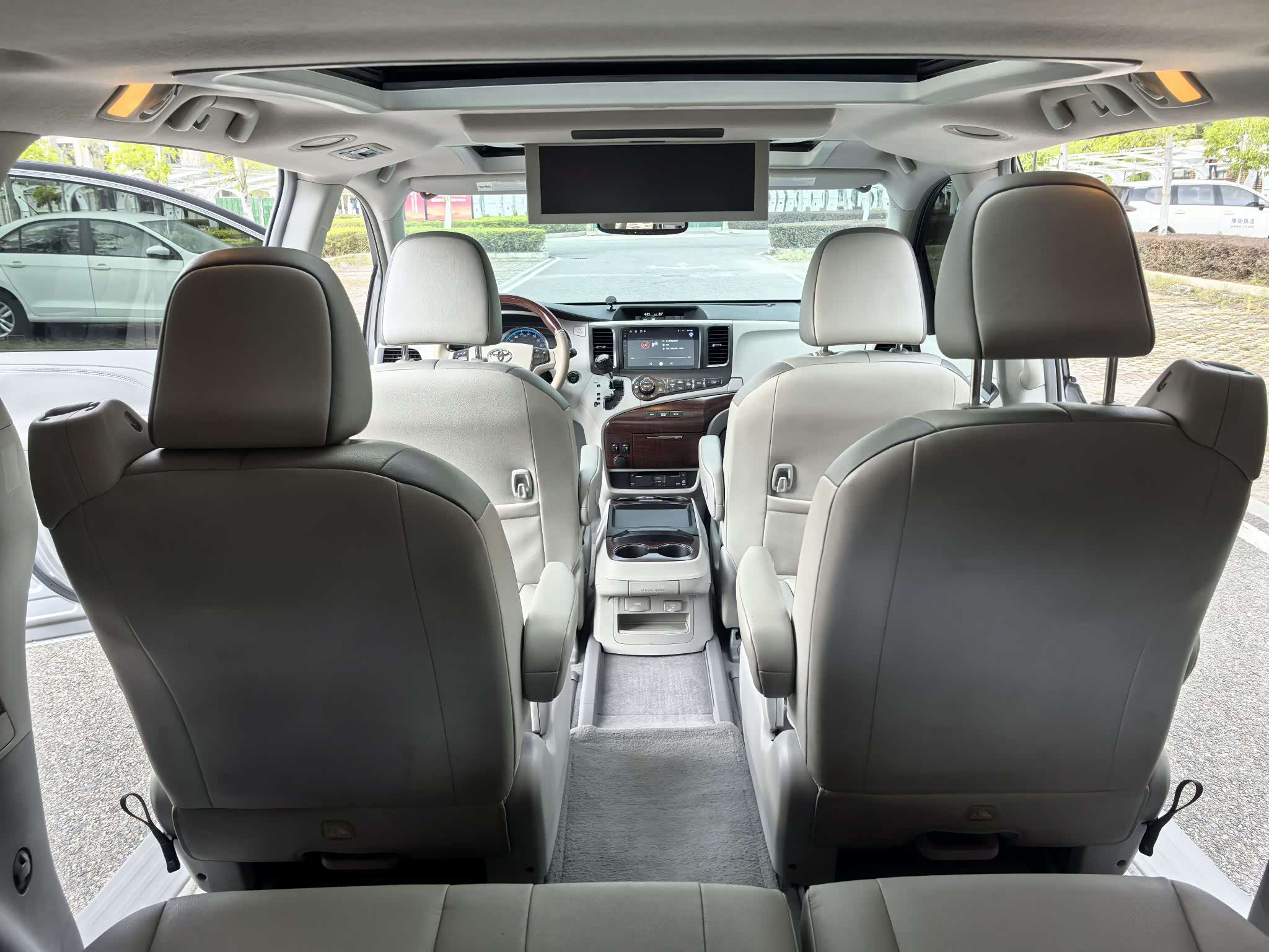 Toyota SIENNA 2011 car image #15