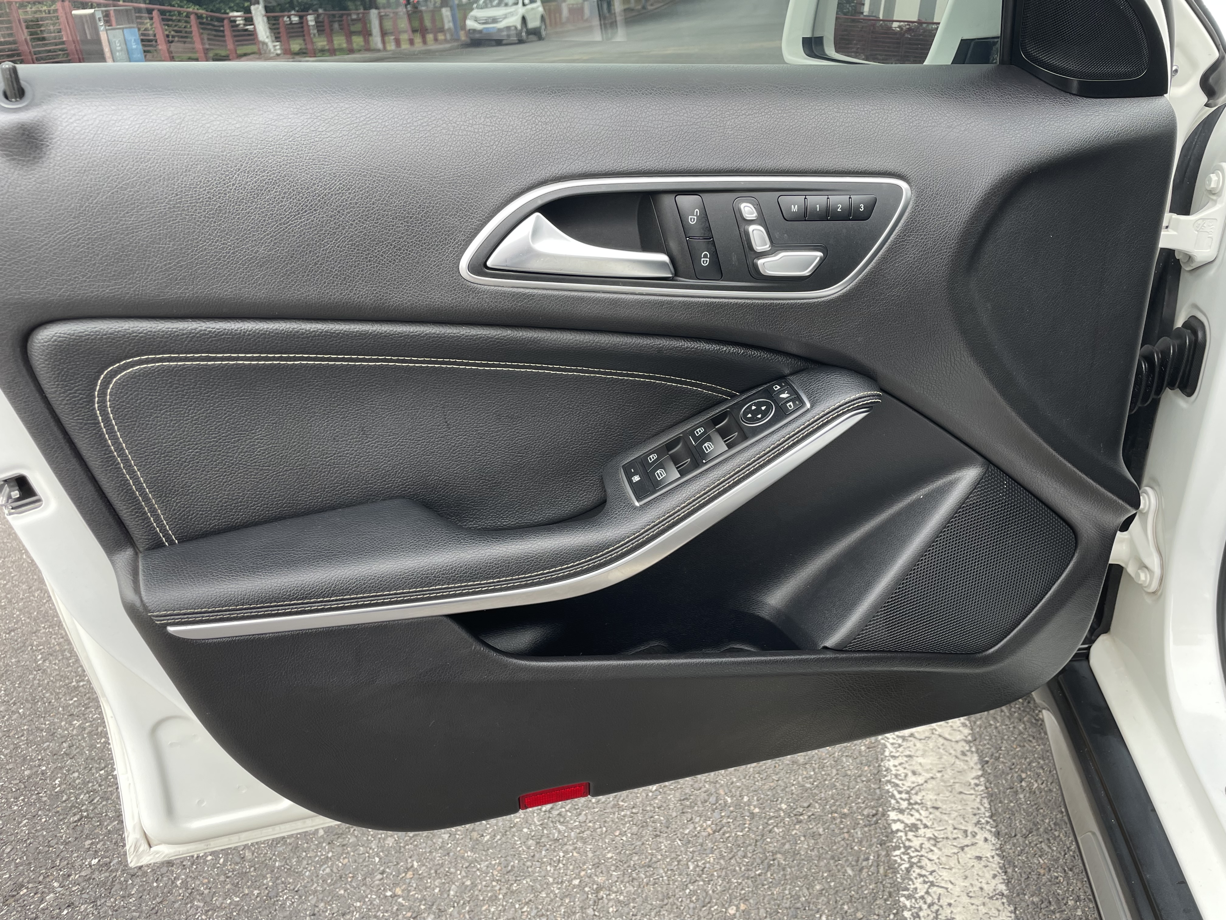 Mercedes-Benz GLA Class 2017 car image #15