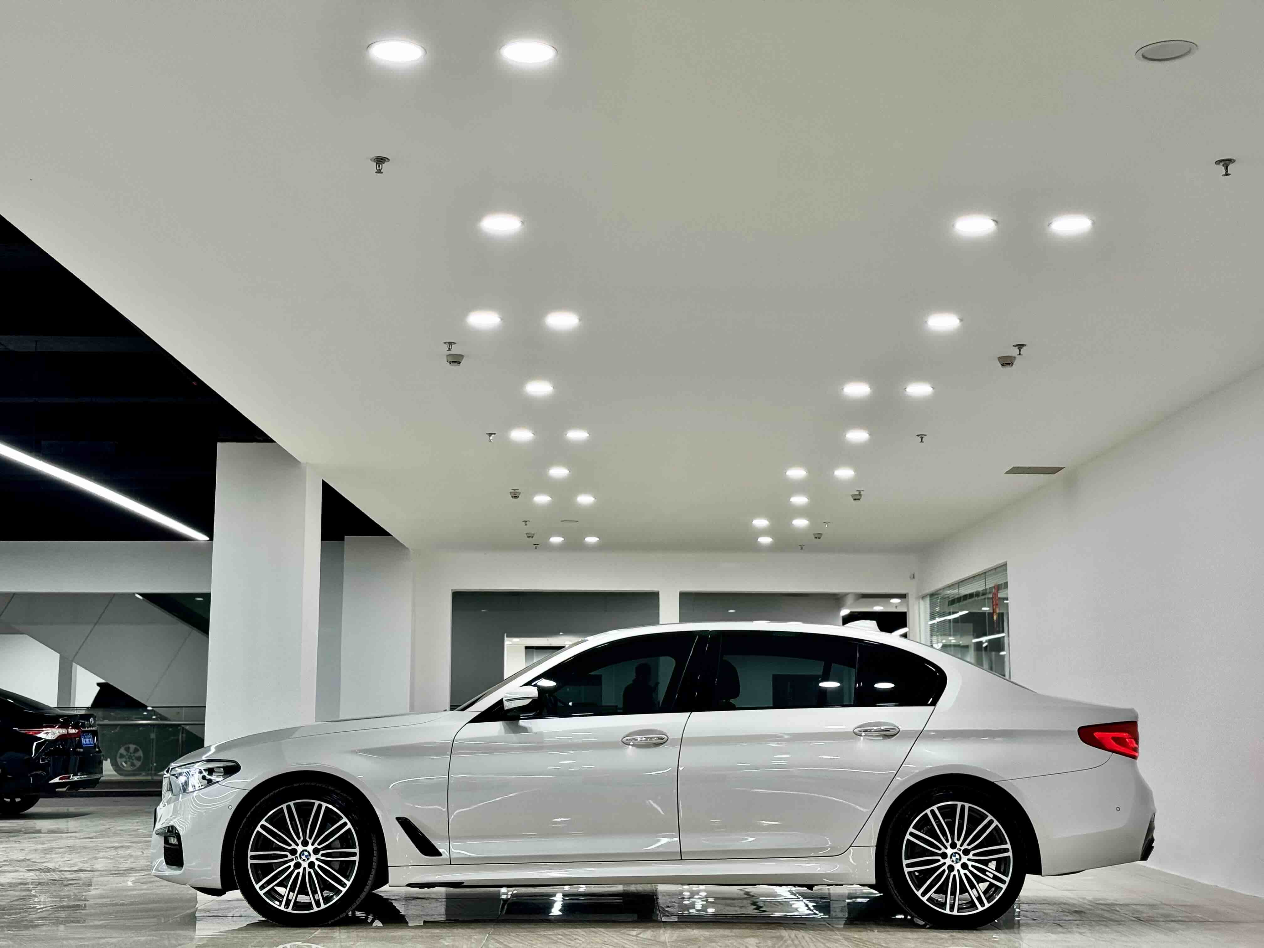 BMW 5 Series 2018 #15 BMW 5 Series 2018 car image #15