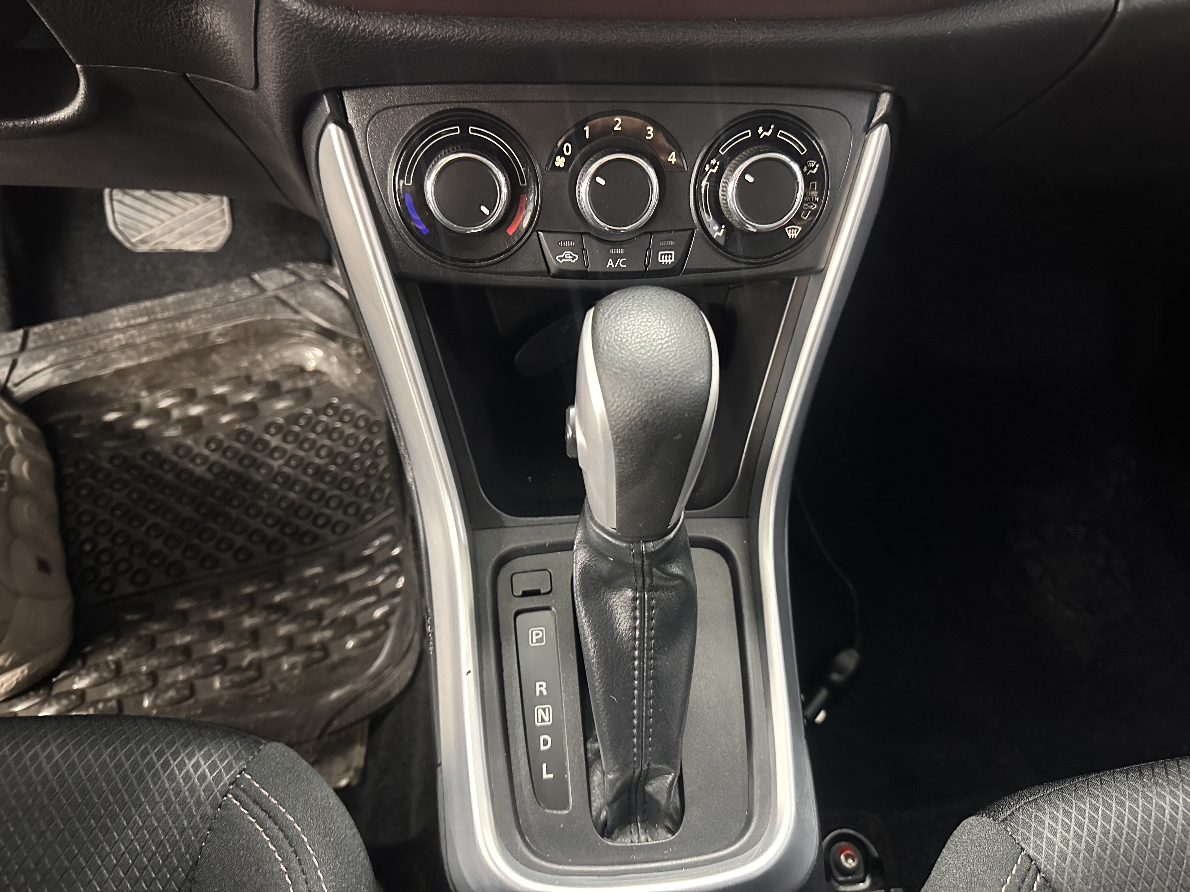 Suzuki SX4 S-CROSS 2019 image de voiture #15