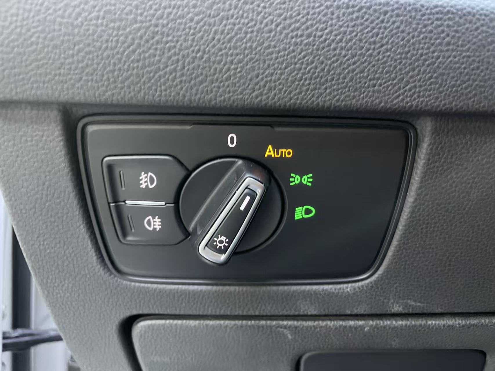 Volkswagen Passat Variant 2020 immagine di auto #15