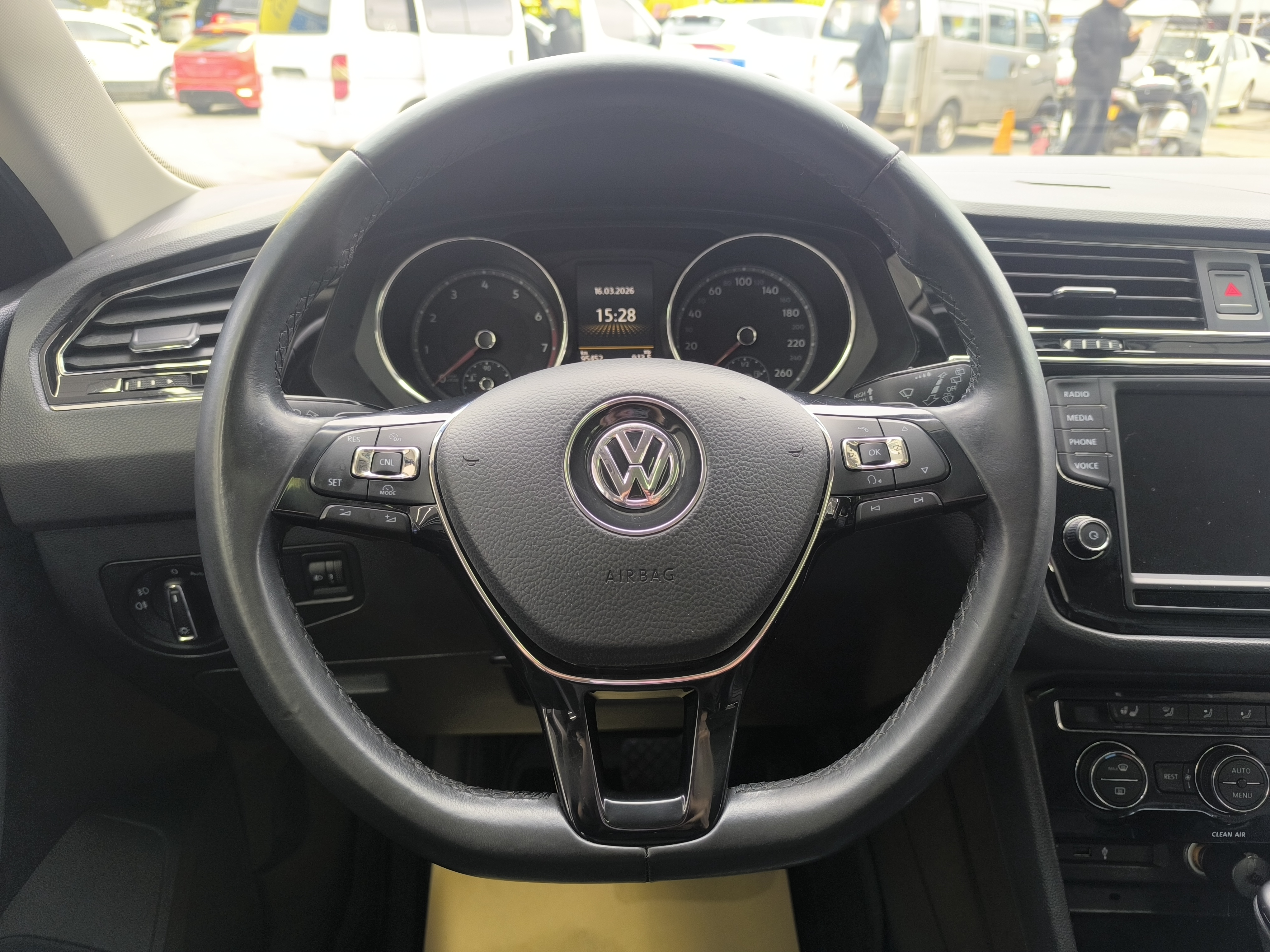 Volkswagen Tiguan L 2018 #15 Volkswagen Tiguan L 2018 car image #15