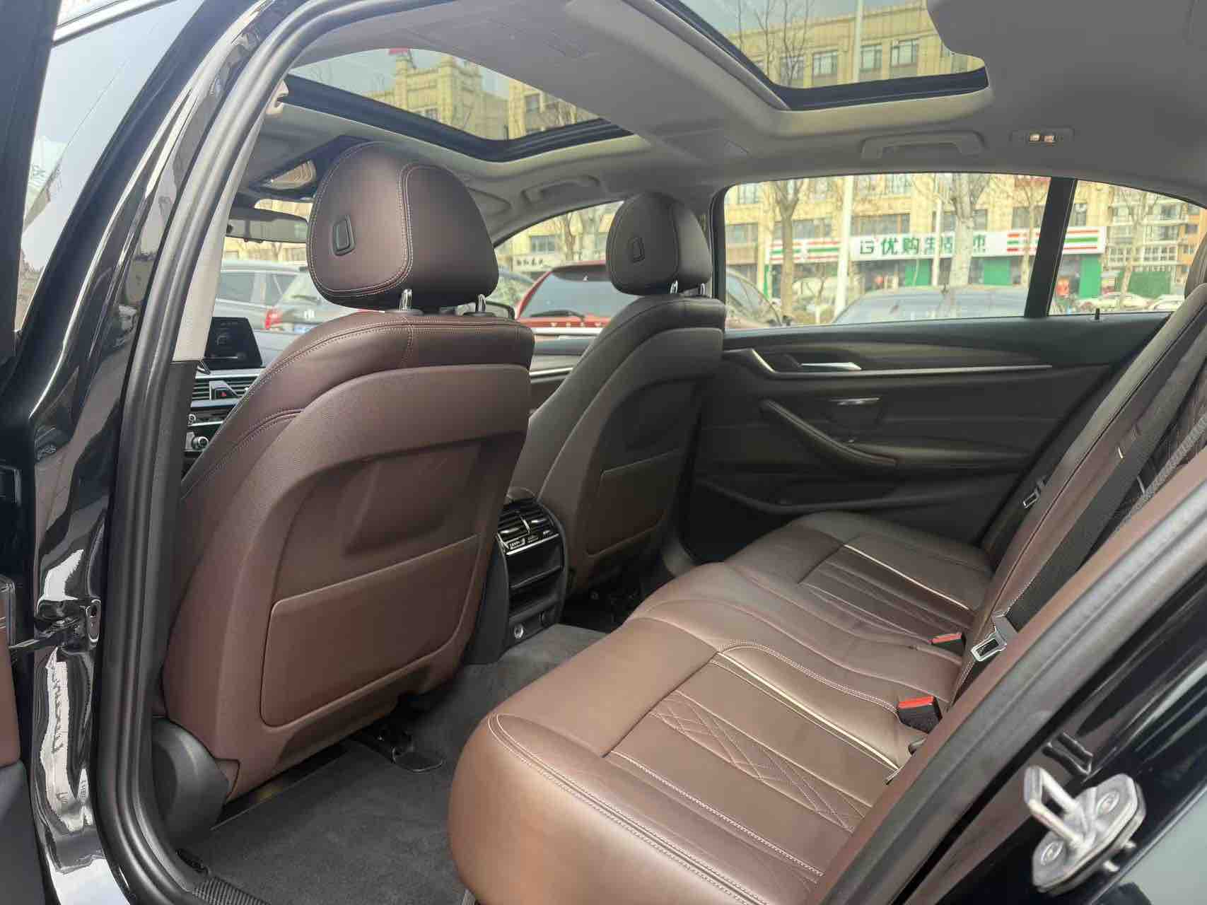 BMW 5 Series 2018 car image #15