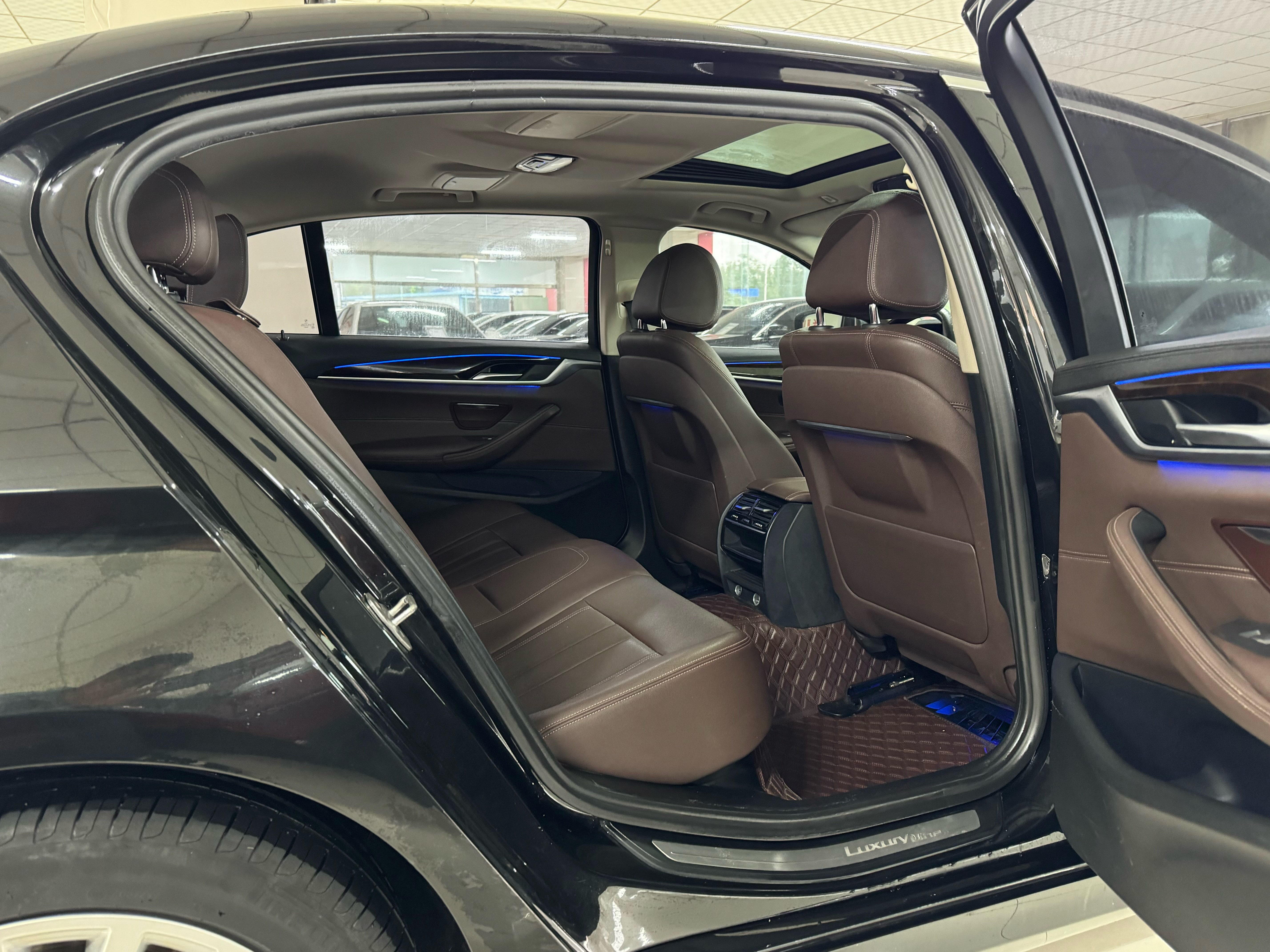 BMW 5 Series 2019 car image #15