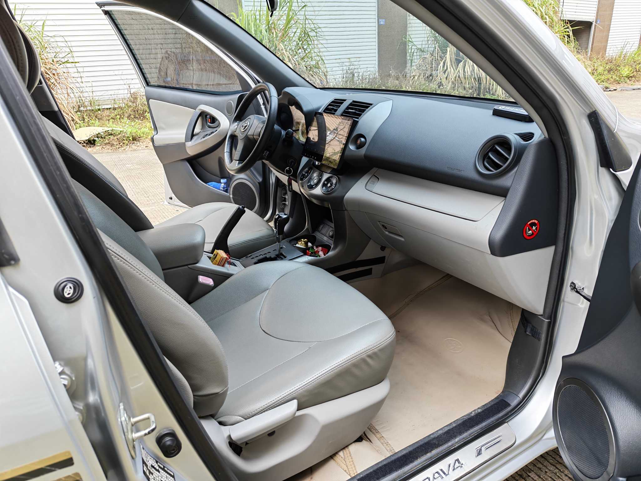 Toyota RAV4 2009 car image #15