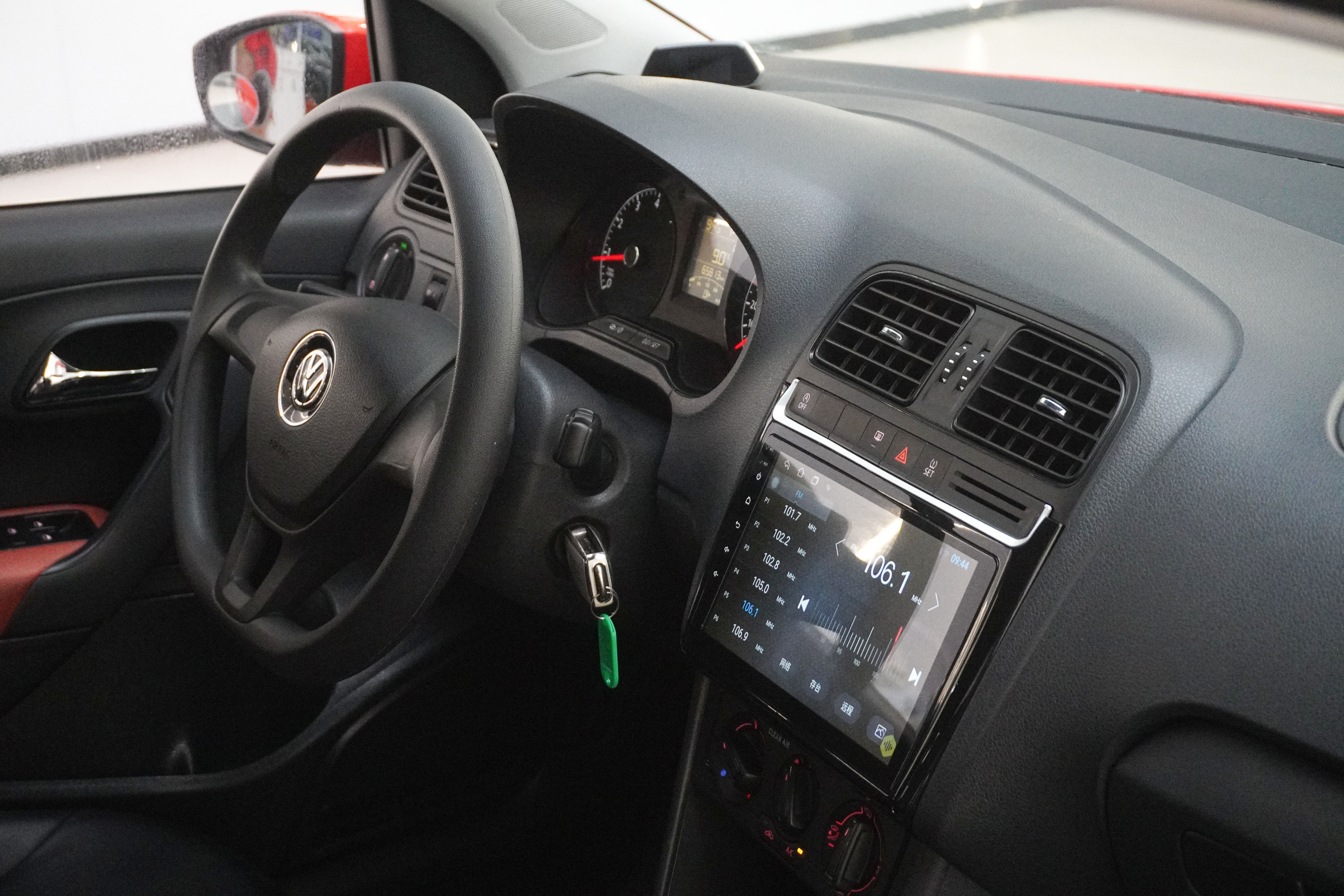 Polo 2018 car image #15