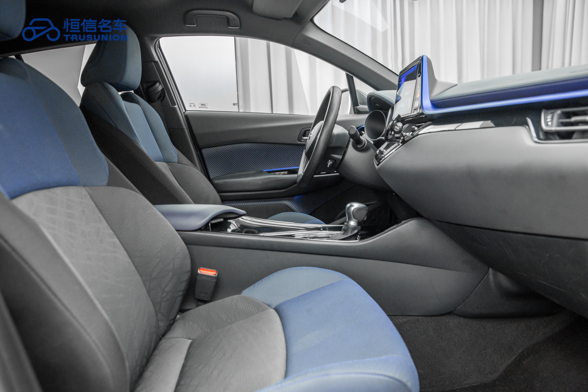 Toyota C-HR 2019 car image #15