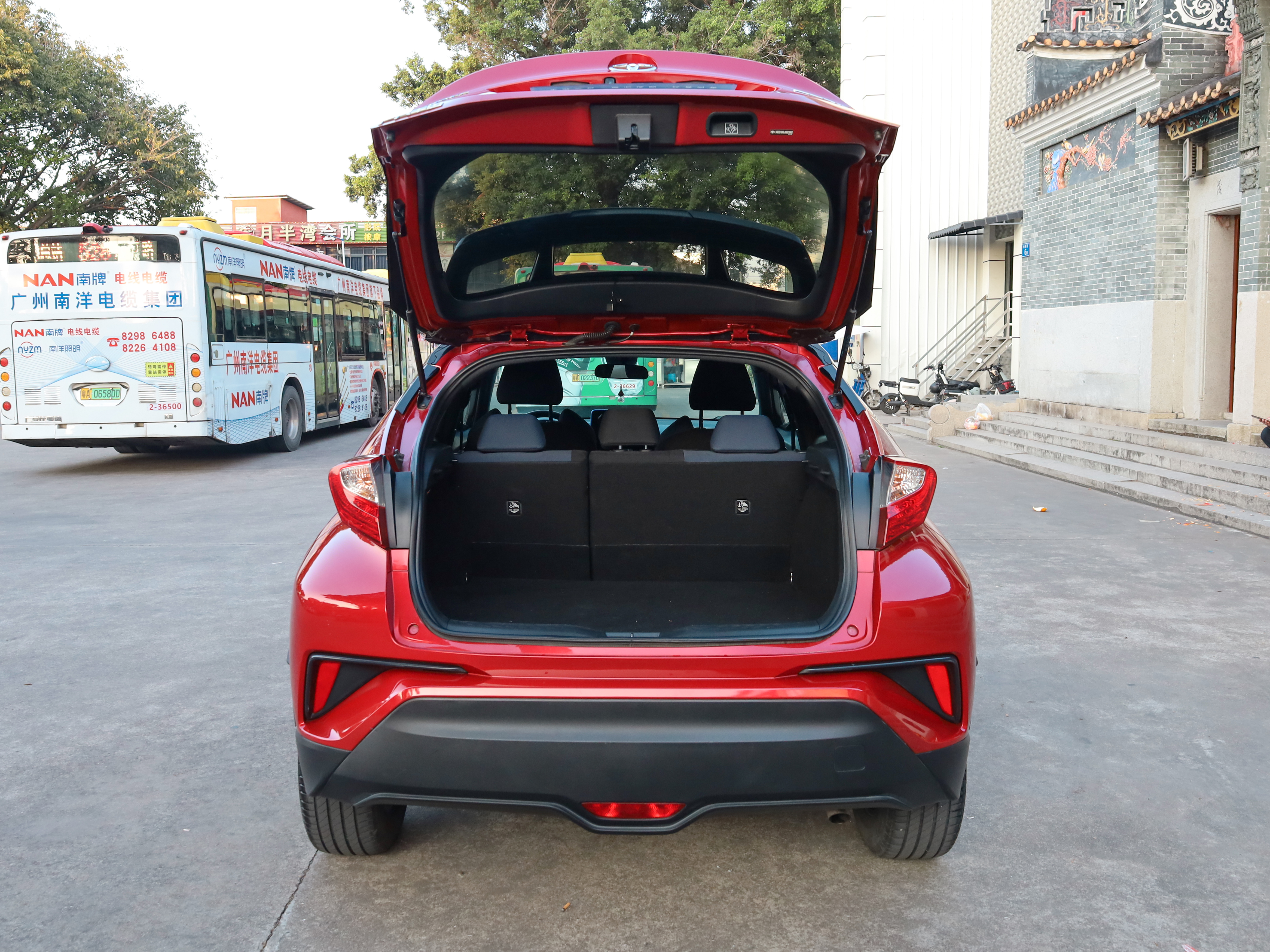 Toyota C-HR 2019 car image #15