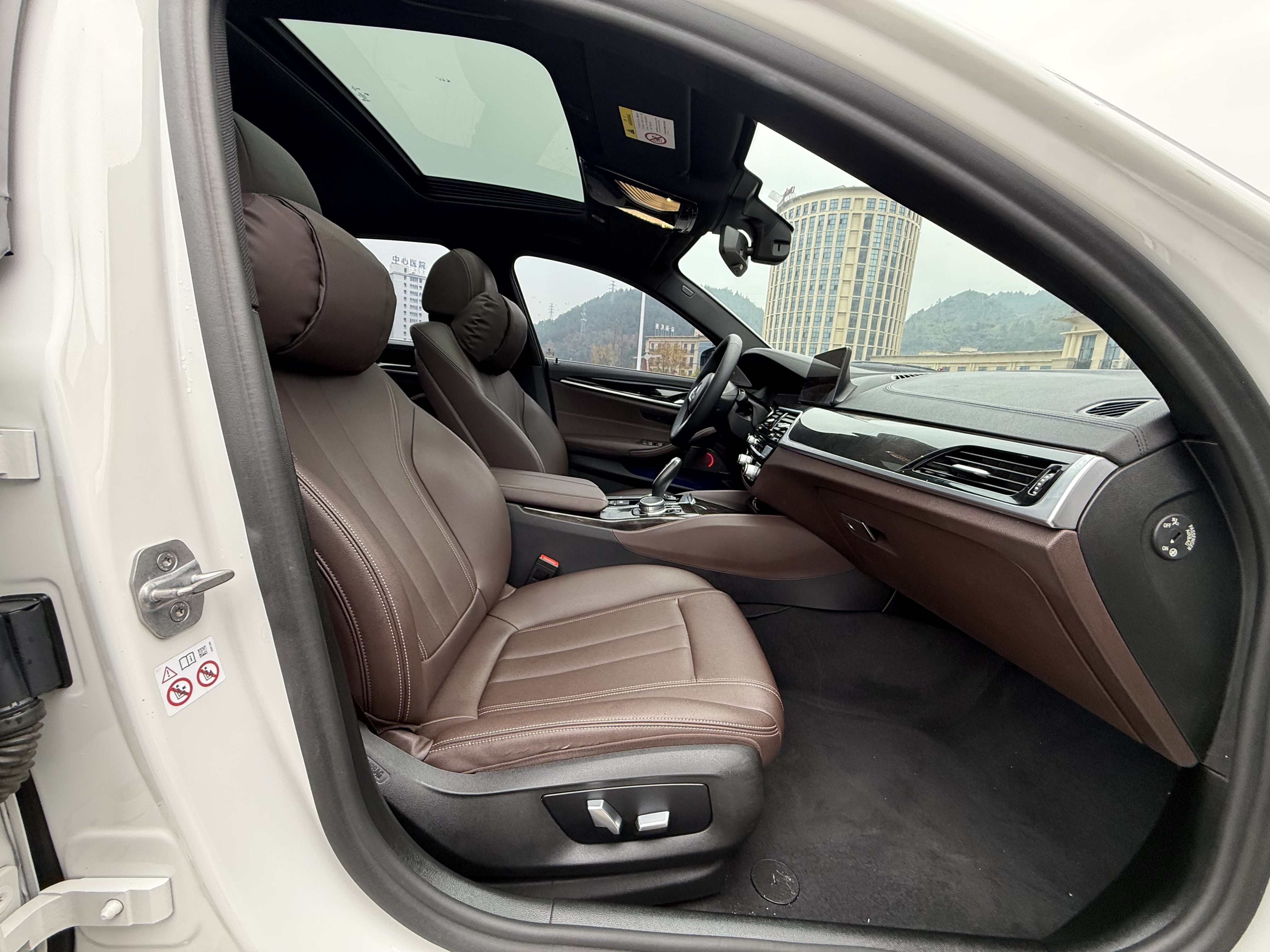 BMW 5 Series 2019 car image #15
