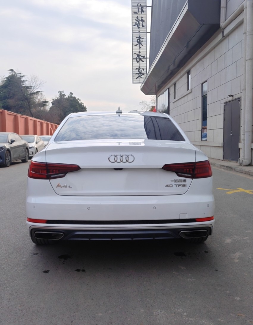 Audi A4L 2019 car image #15