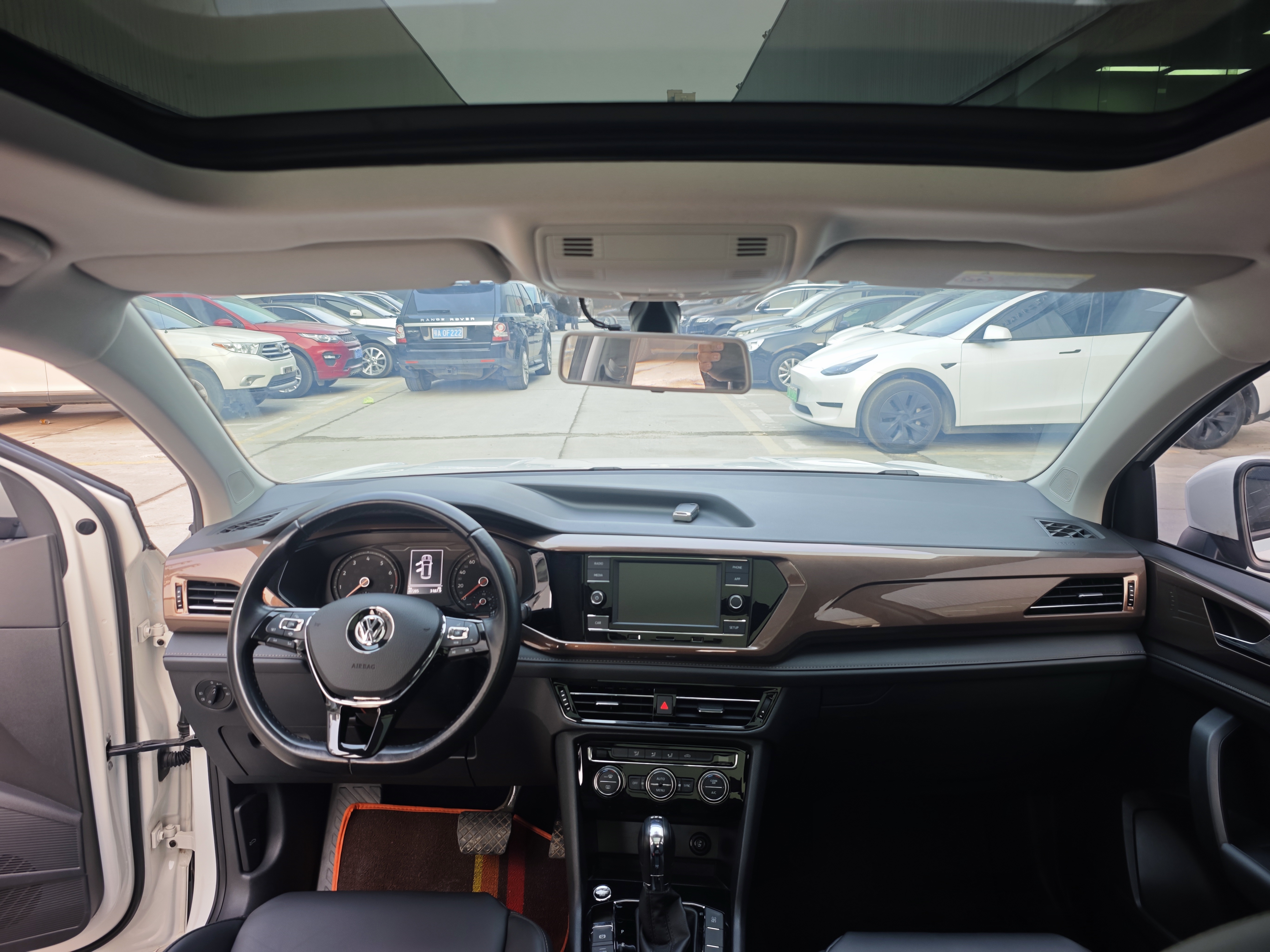 Volkswagen Tharu 2019 car image #15
