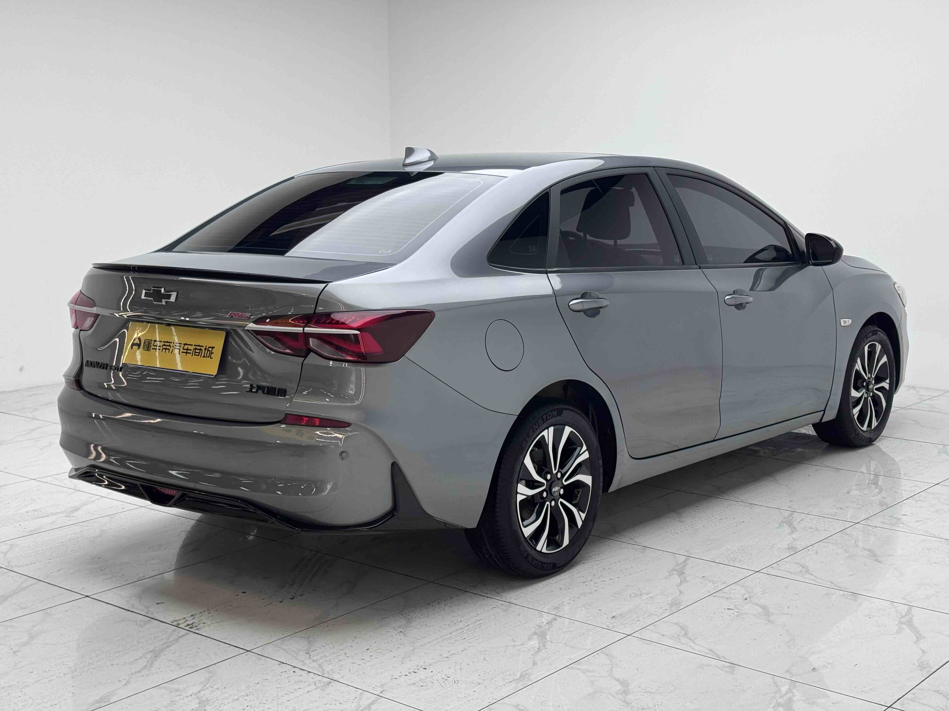 2019 car image #15