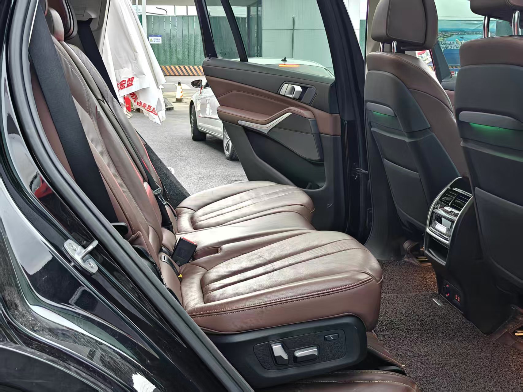 BMW X7 M60i 2019 car image #15