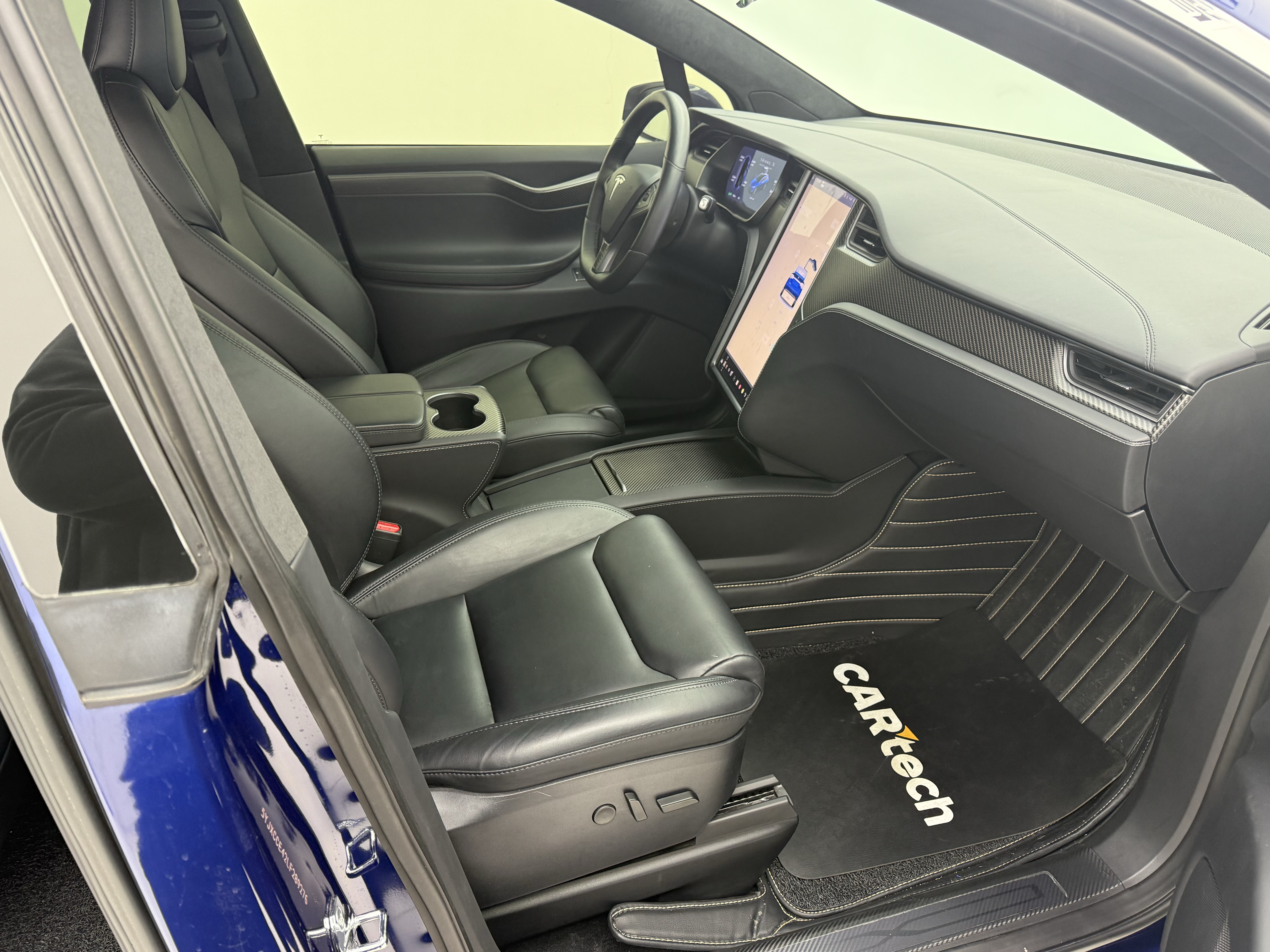 Tesla Model X 2020 car image #15